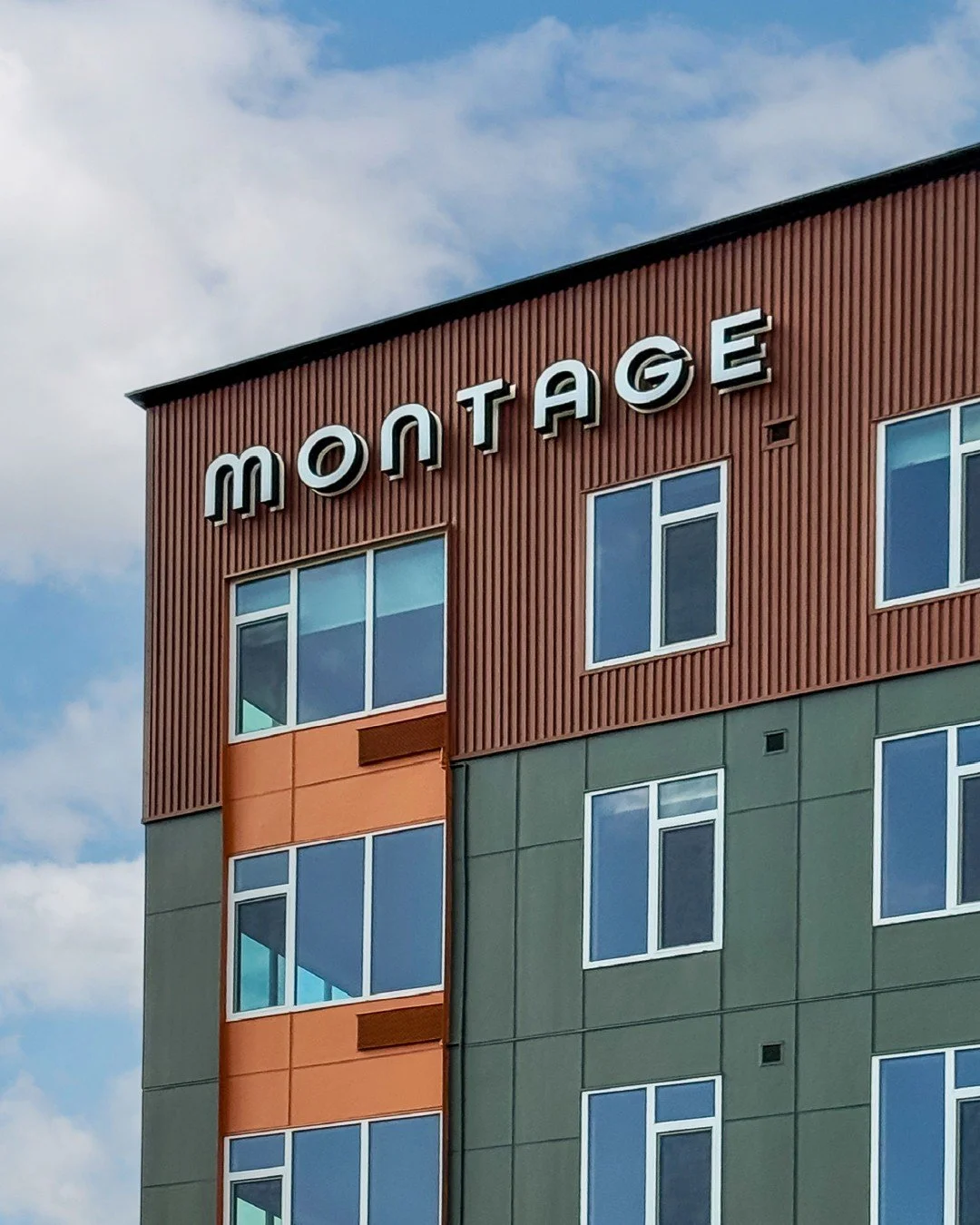 The signage at Montage was designed to perform at all speeds: fast from the freeway and slow at street level. Swipe to see how the brand is applied to signage across the campus!⁠
⁠
📍@montageapartments⁠
⁠
Sign Partners: @elitesignspdx @meyersignco⁠
⁠