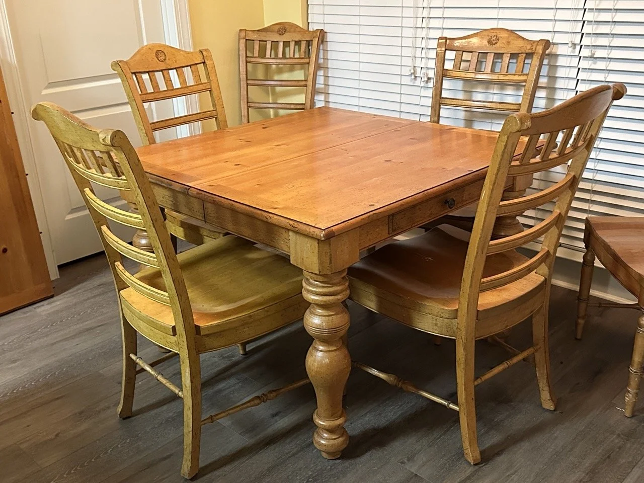 $275 - Solid Wood Dining Table w/Leaf + 6 Chairs