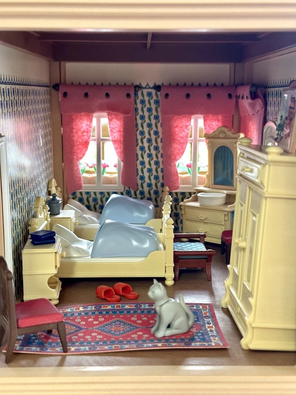 SOLD OUT - Use the arrows to browse Playmobil Victorian dollhouse, vehicles, and street scene sets.
