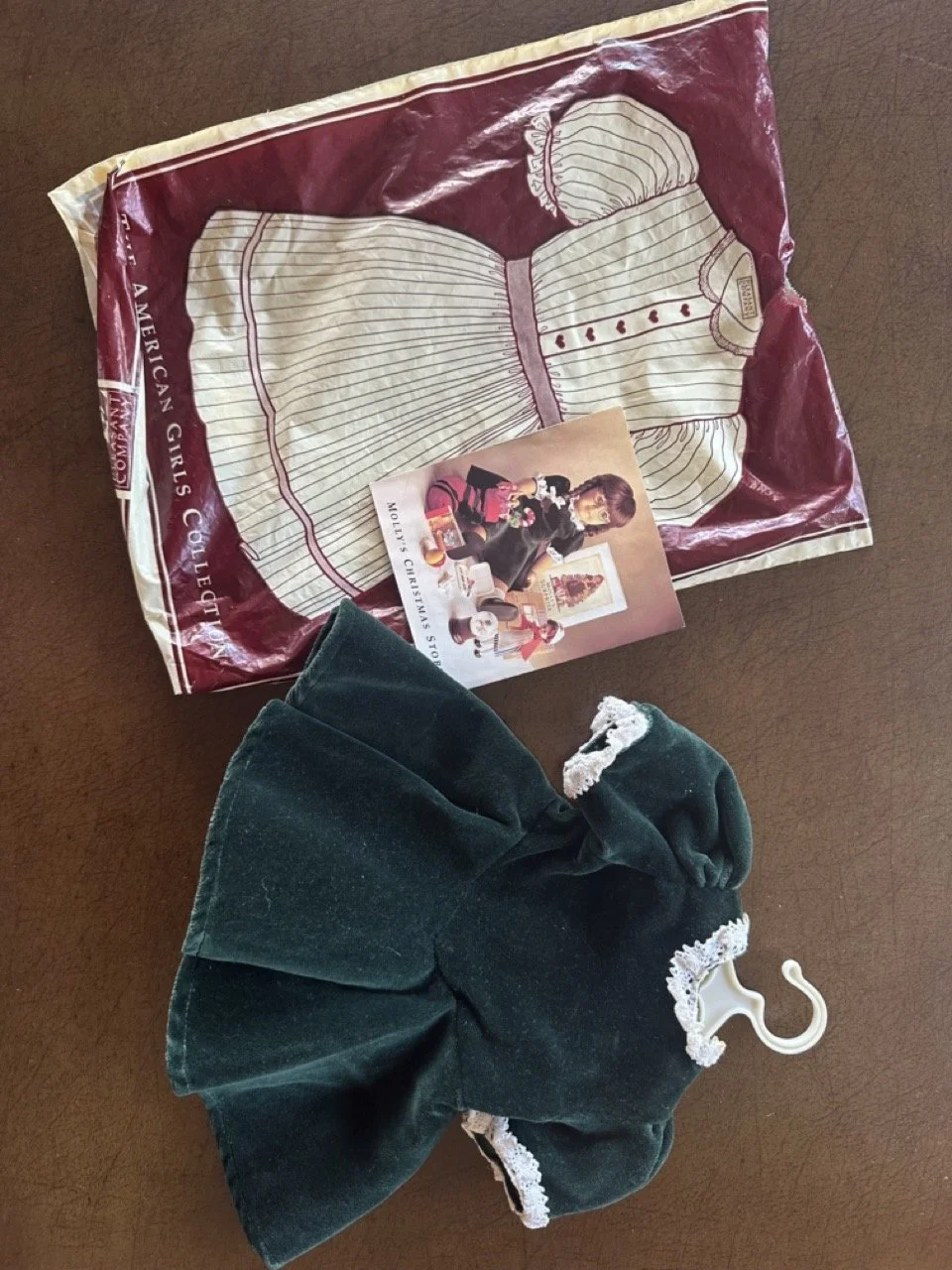 SOLD - $65 – American Girl Molly Christmas Dress (Green Velvet) + Garment Bag – Pleasant Company