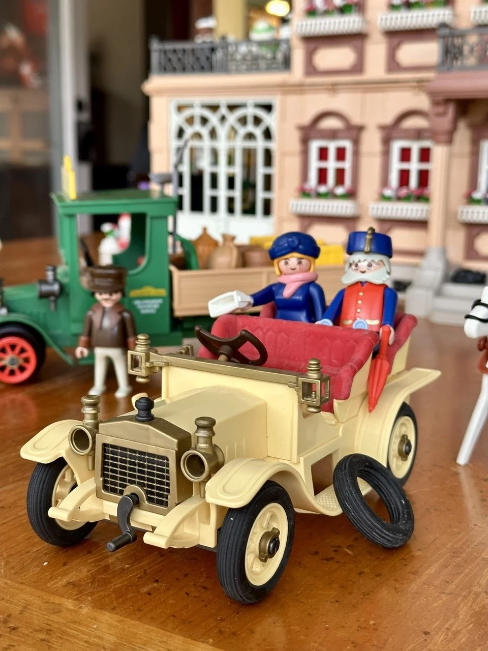 Includes original 1989–1990s Playmobil Victorian series vehicles with figures and cargo accessories. 