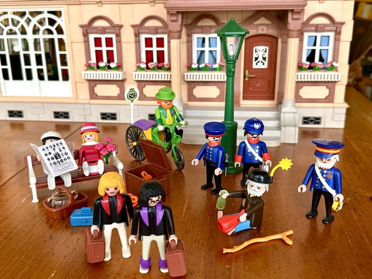 $90 – Playmobil Victorian Park / Street Scene Set
