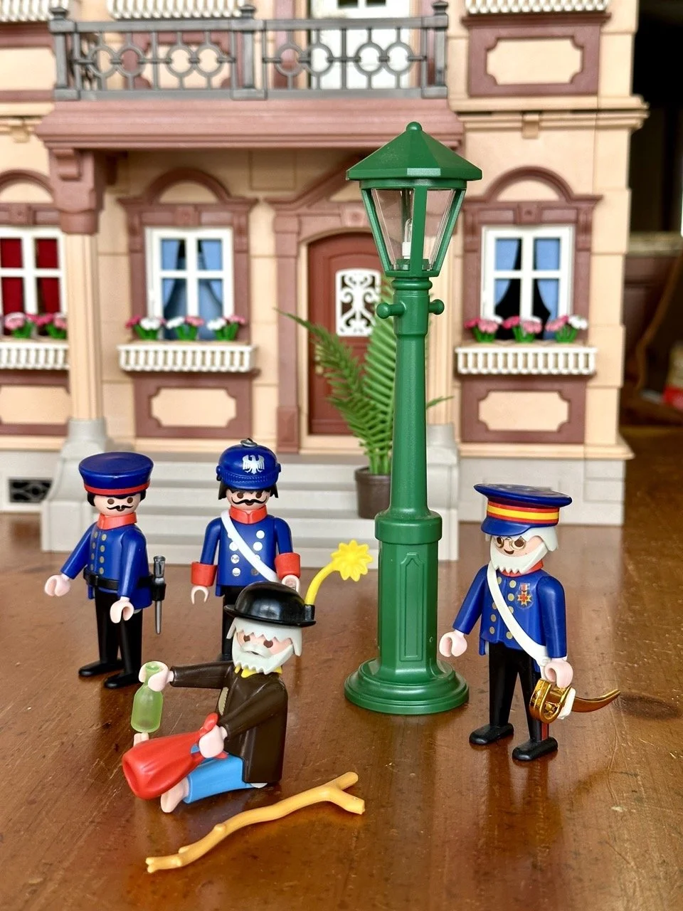Complete, excellent condition with figures, bicycle, lamp, and accessories