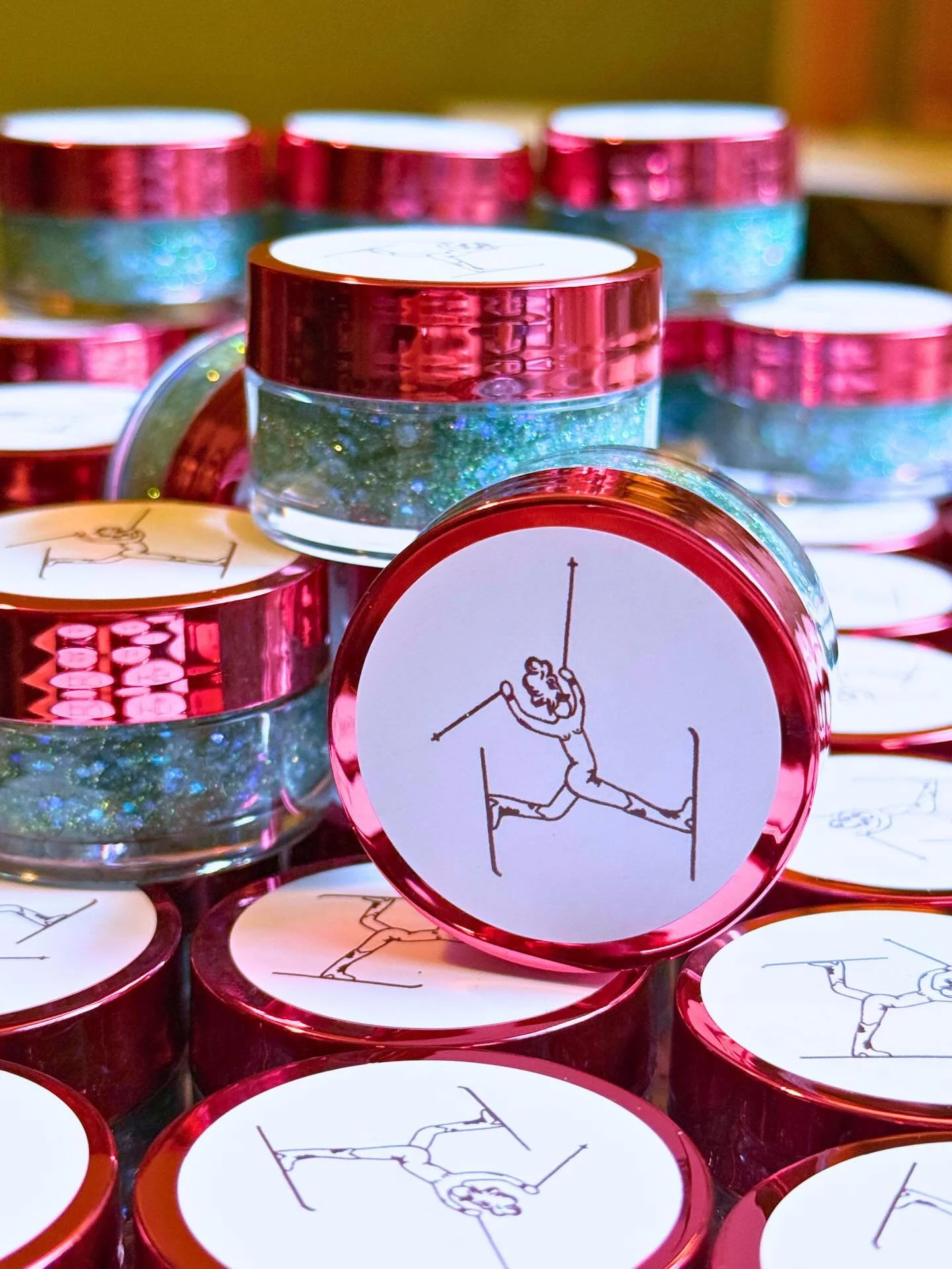 Loved this custom we made for @BOOTTANFEST - event starts today! If you&rsquo;re interested in making a custom glitter that&rsquo;s branded to your event or logo, visit our website adornglitter.com/custom
OR just click the link in our bio 💅🏻 
STAY 