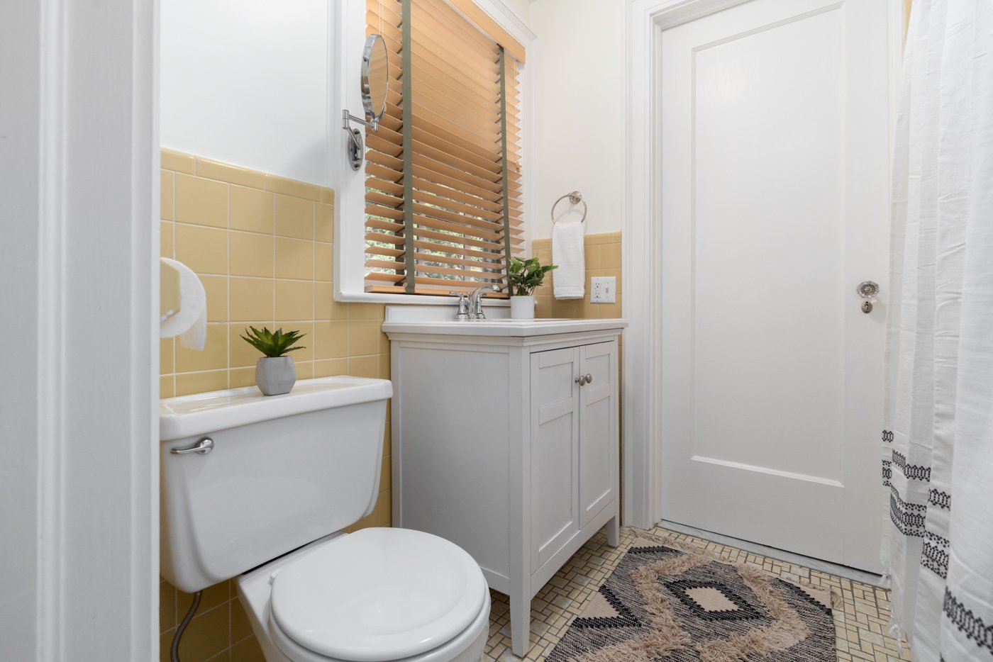 BATH #2 18 Glenside real estate (Low res)-1.jpg