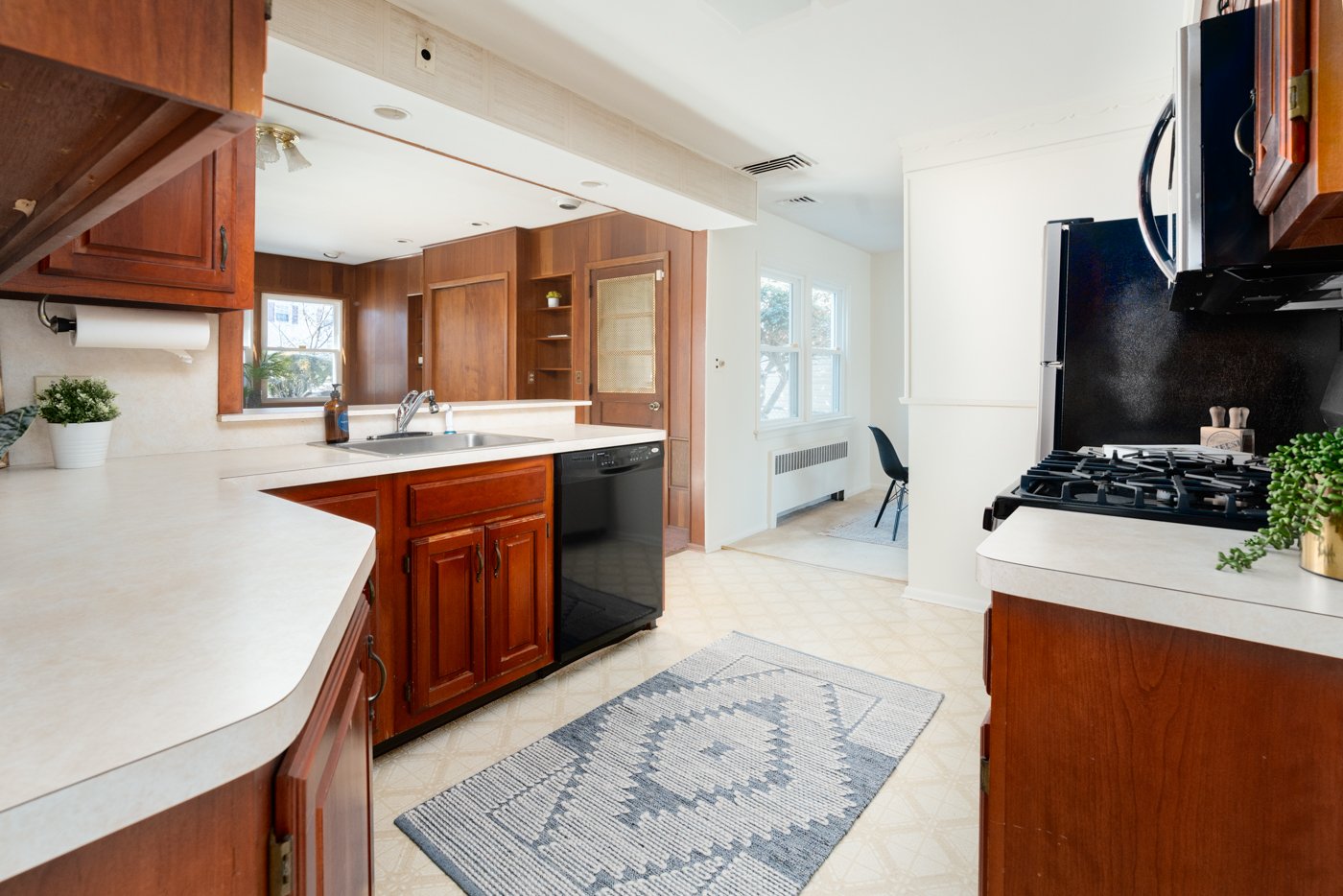 KITCHEN 1354 Brookfall real estate (Low res) (6 of 42).jpg