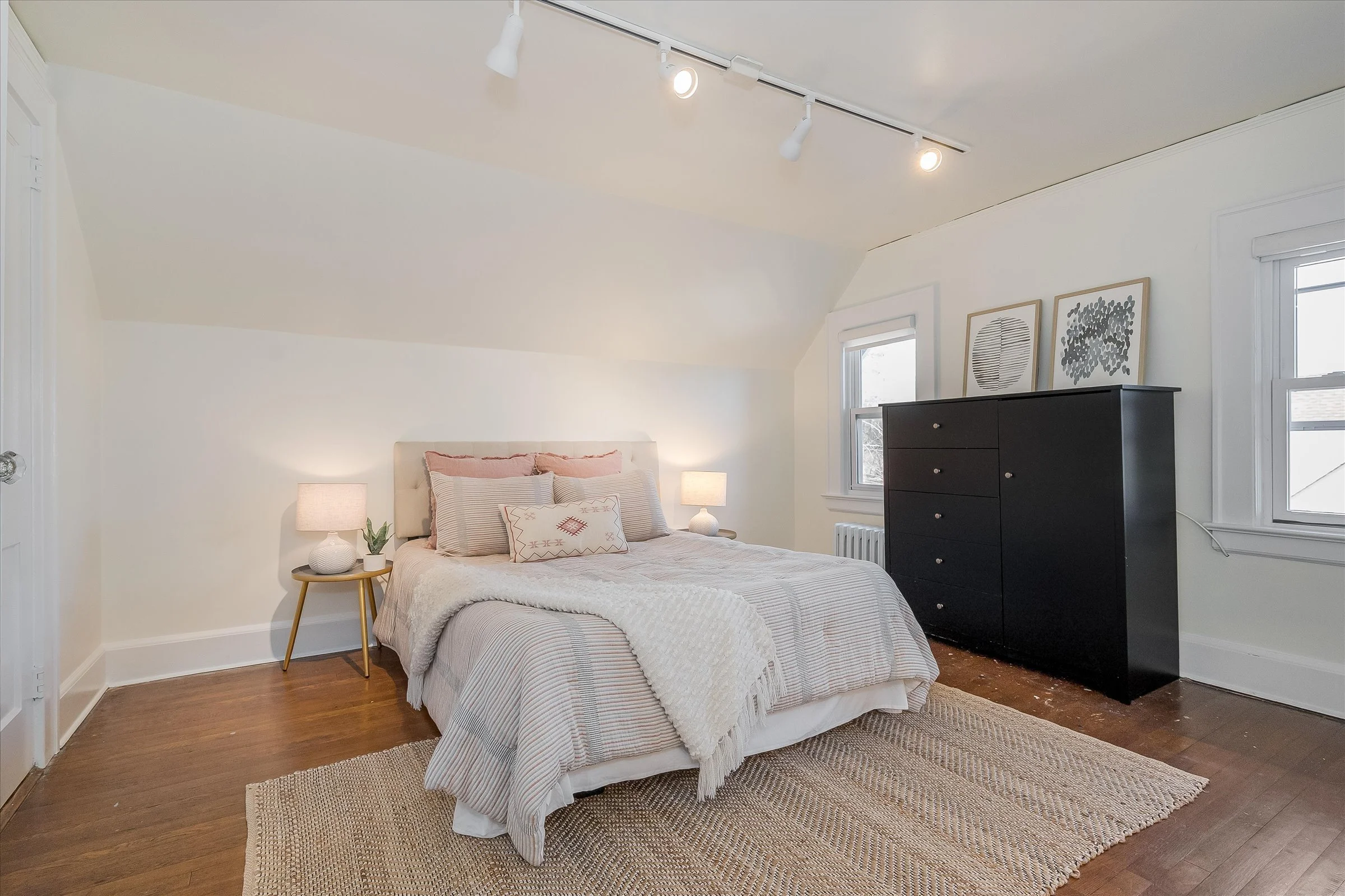 39-3rd Fl Bedroom.jpg