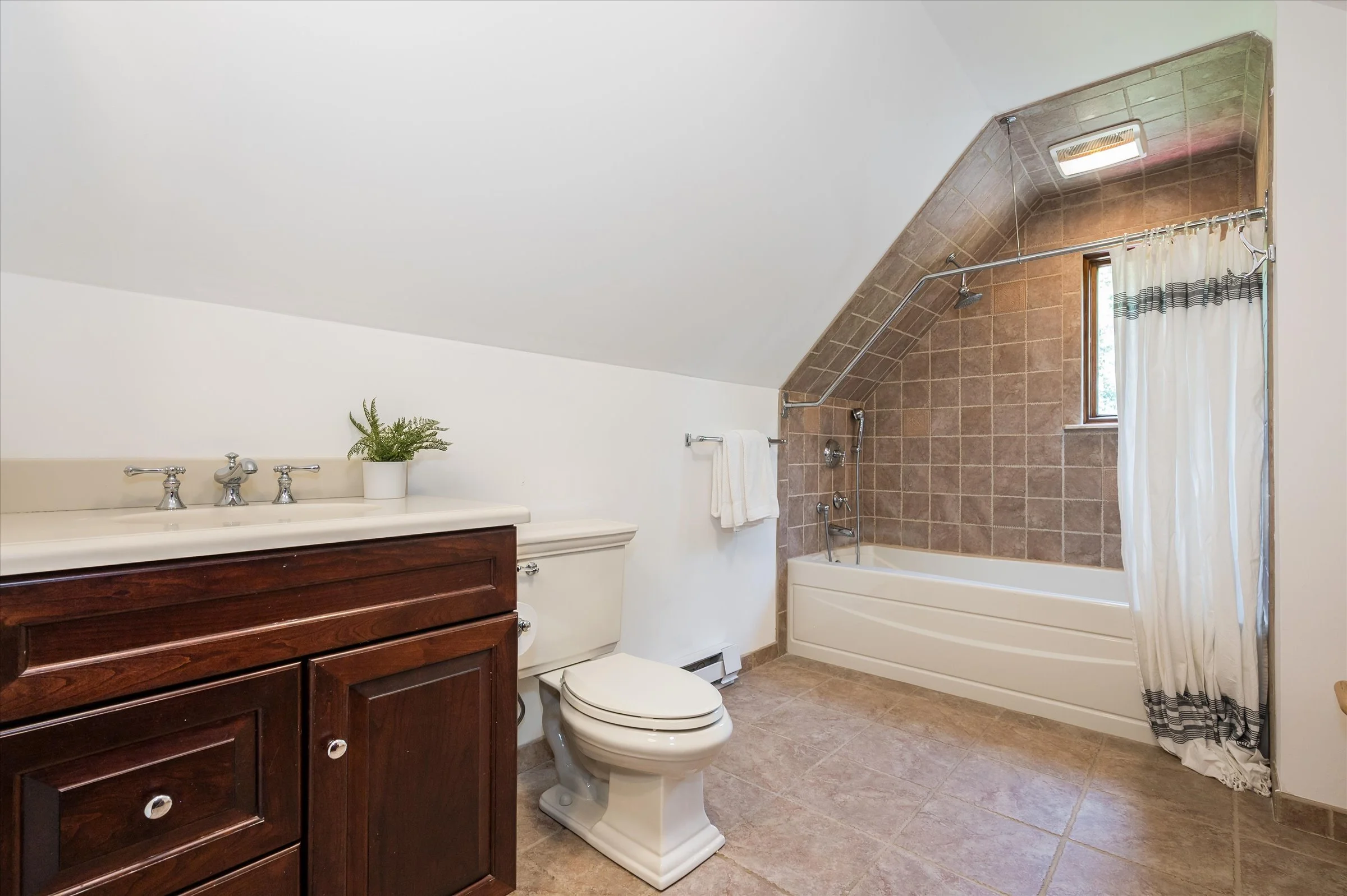 61-3rd Fl Bathroom.jpg