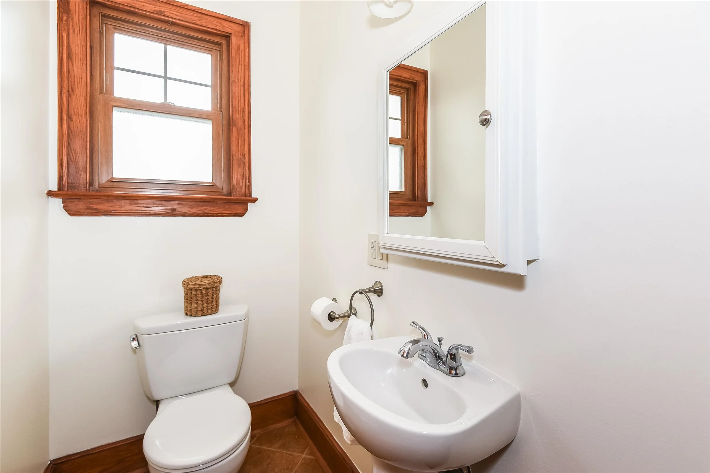 22-Main Bathroom.jpg