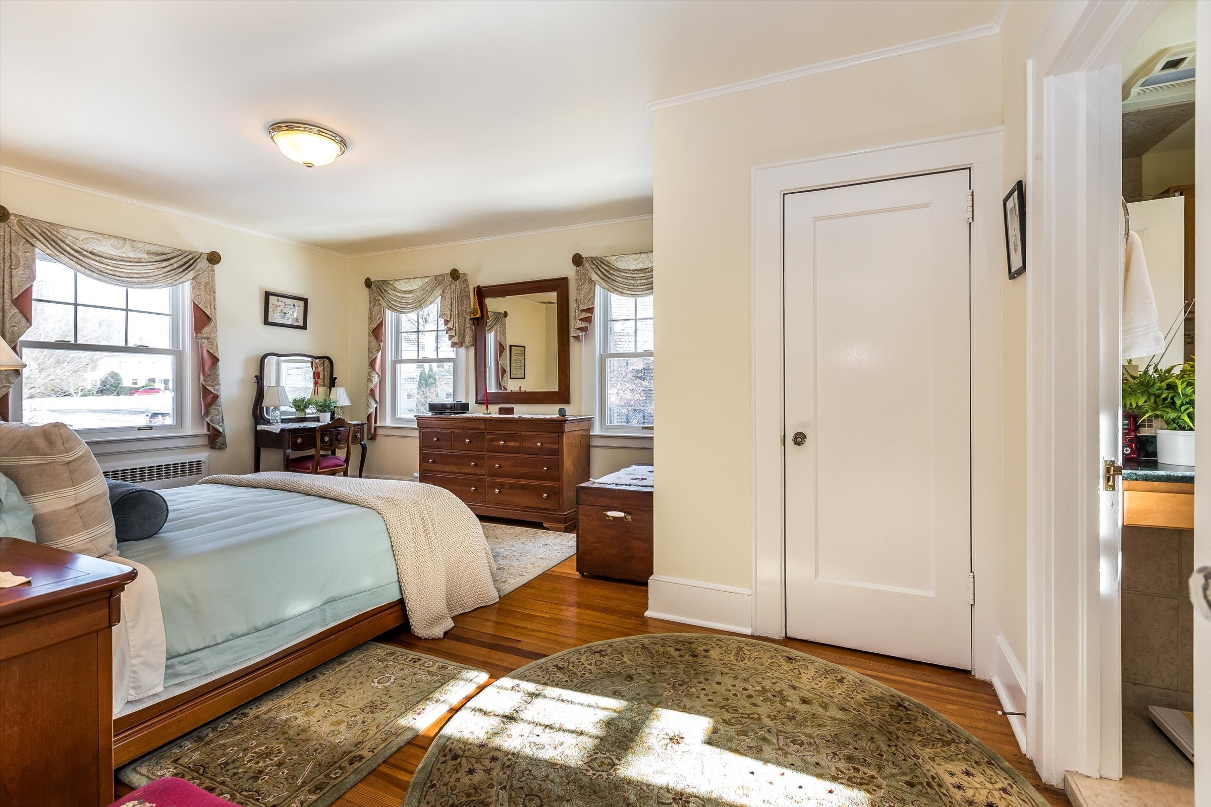 47-Primary Bedroom.jpg