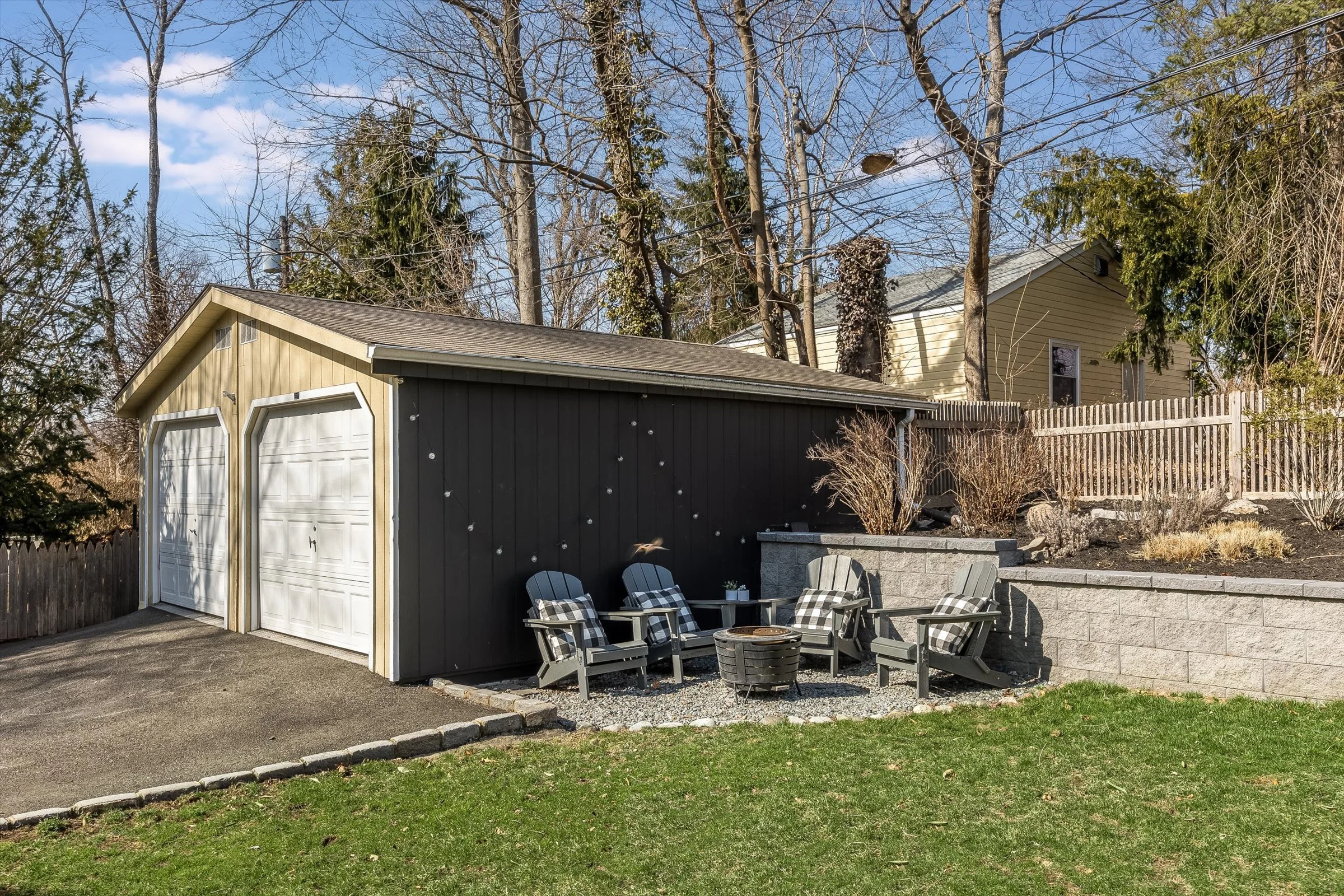 57-Back Patio_Grage.jpg