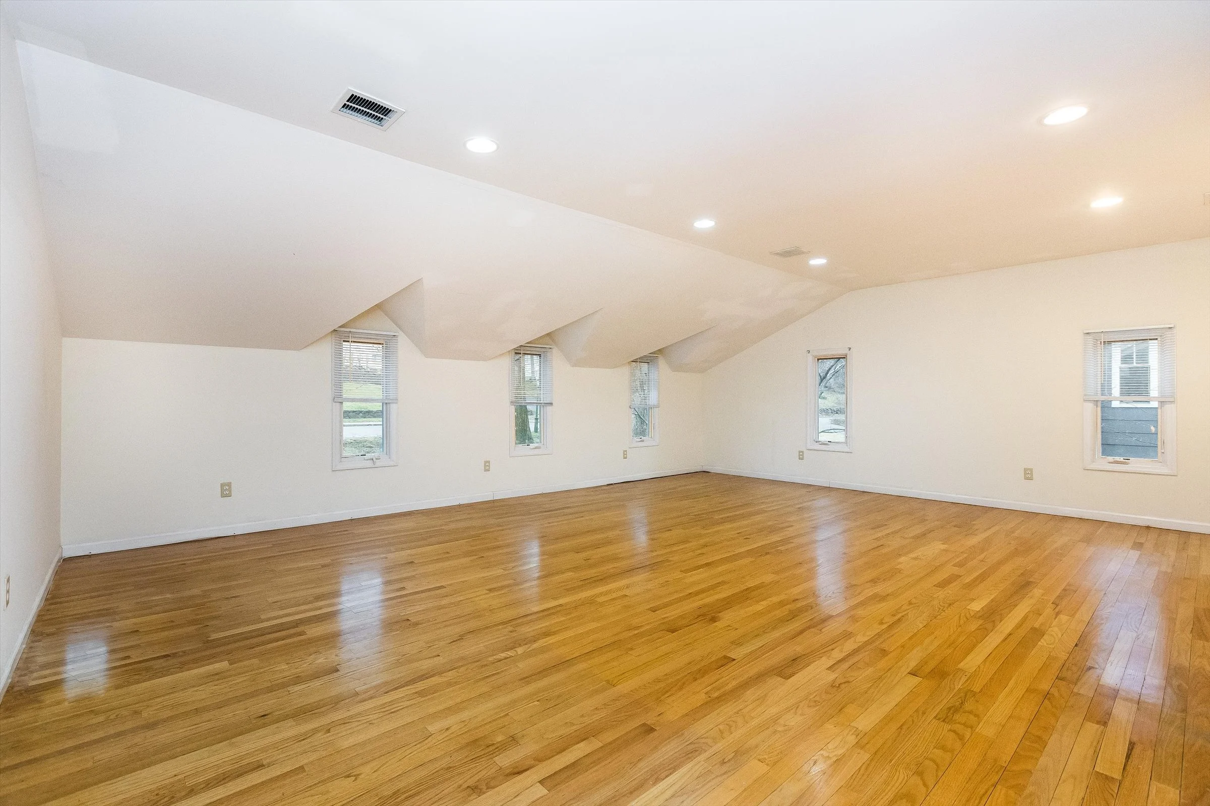 21 2nd Floor Primary Opposite View.jpg