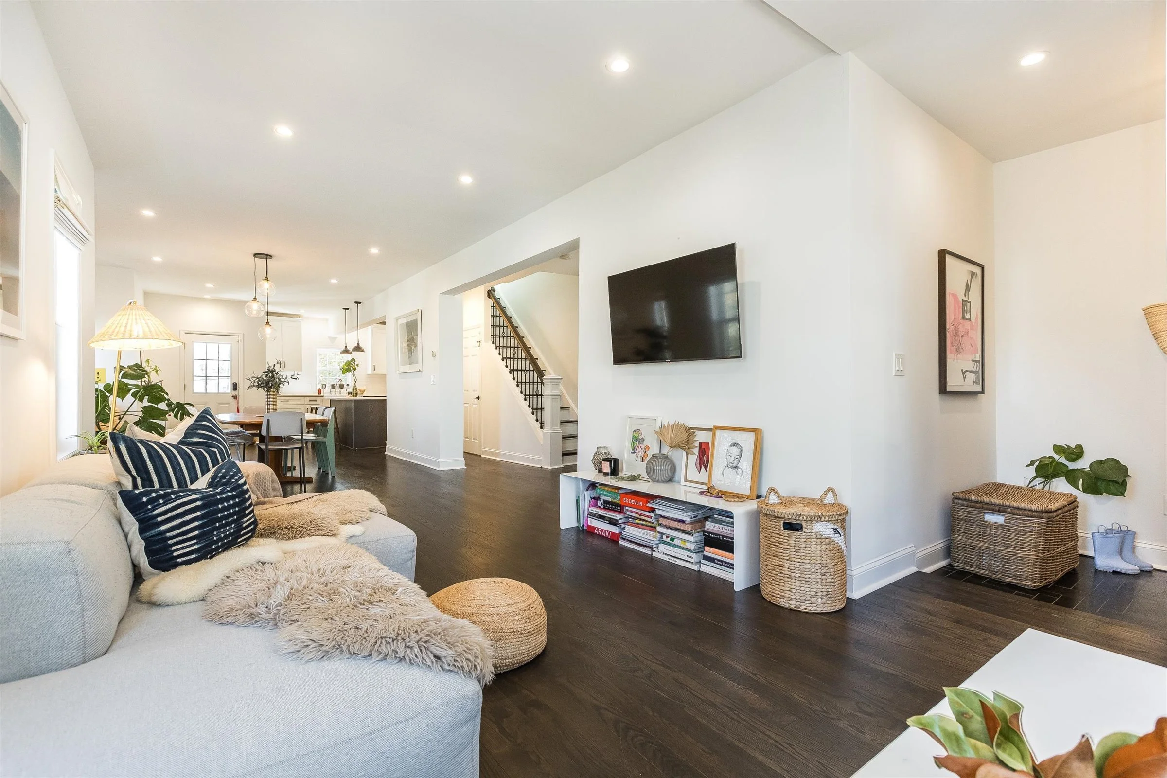 12-Living Room.jpg