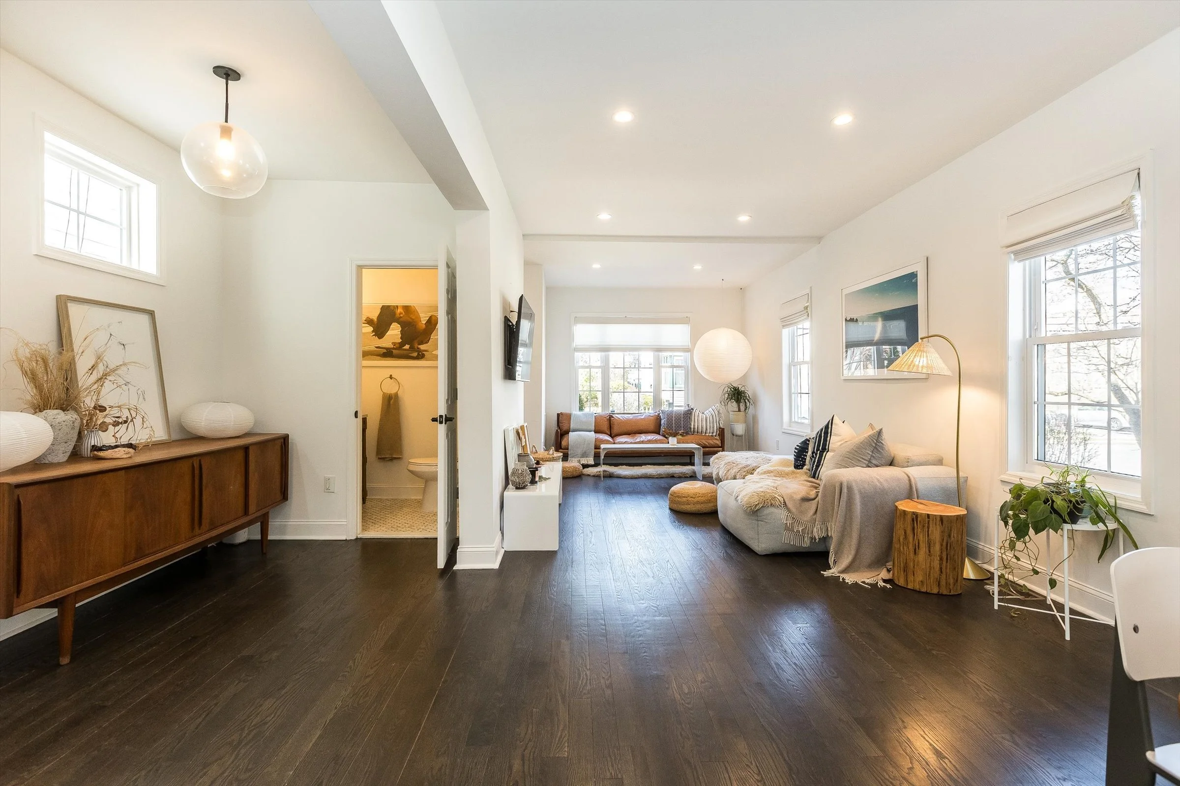 16-Living Room.jpg
