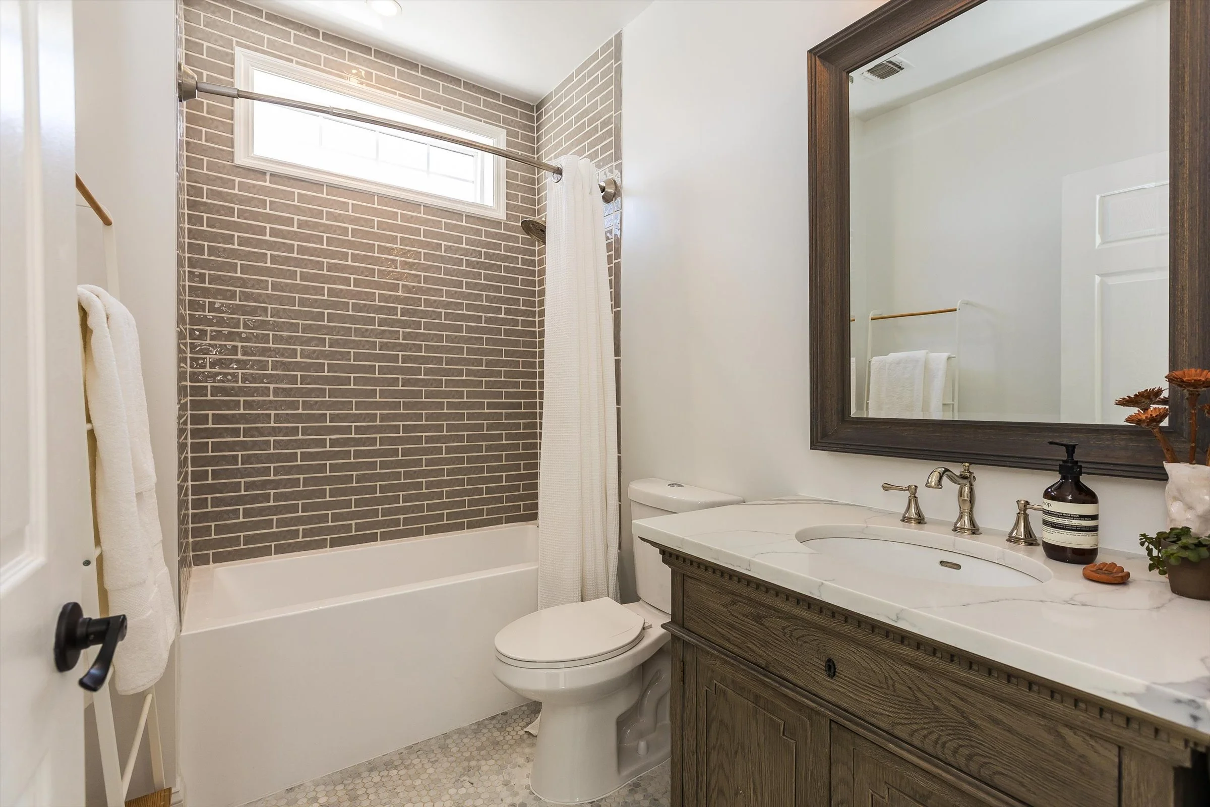 46-Bathroom.jpg