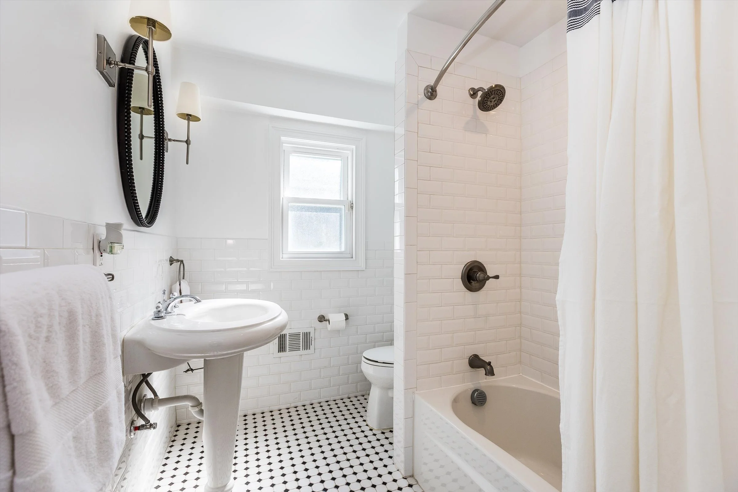25-Bathroom.jpg