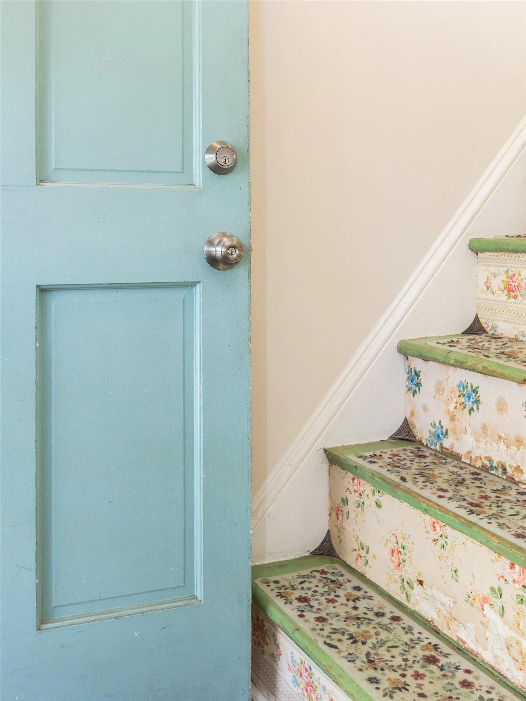 09-Front Door and Stairway.jpg