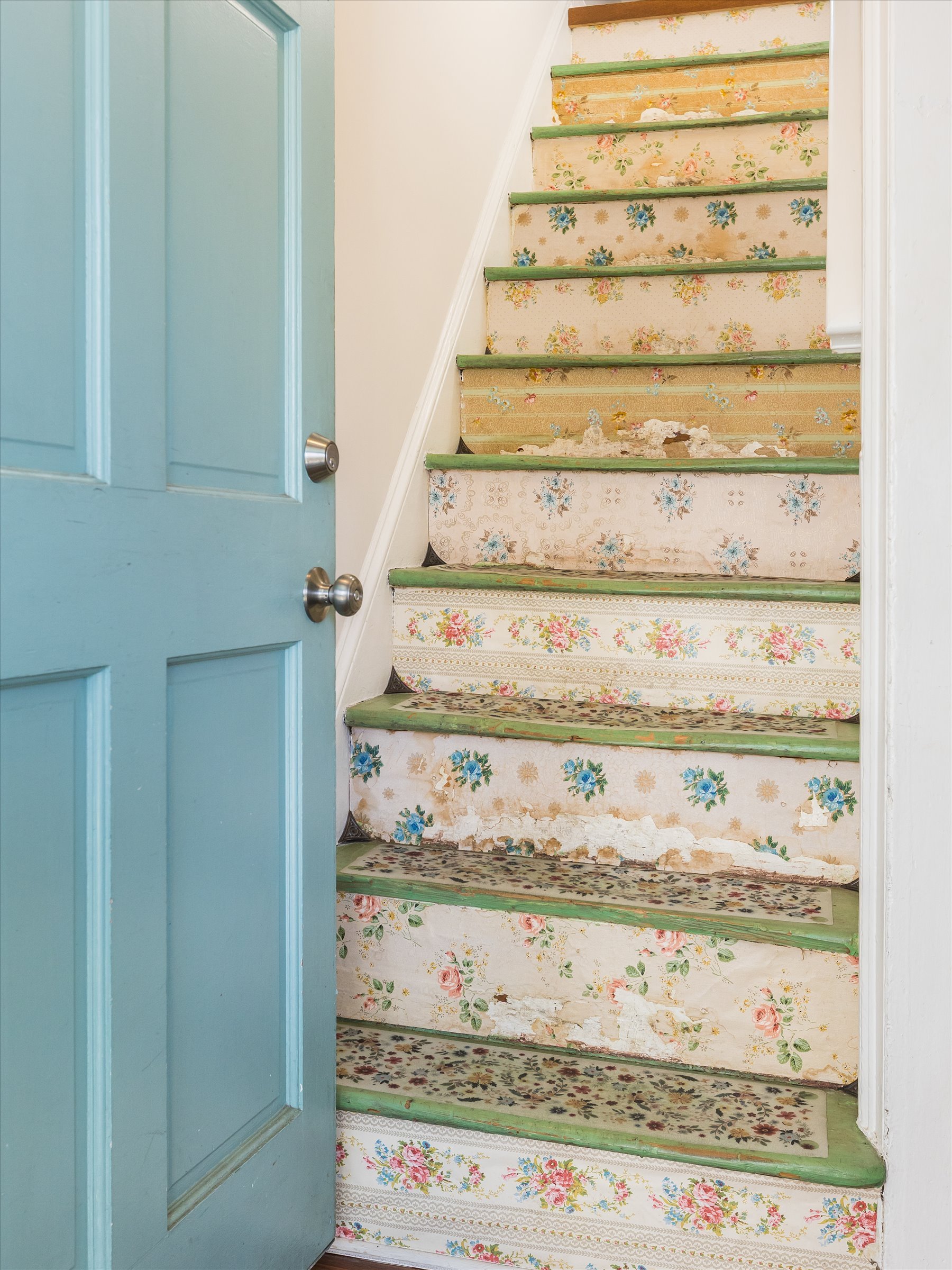 08-Front Door and Stairway.jpg