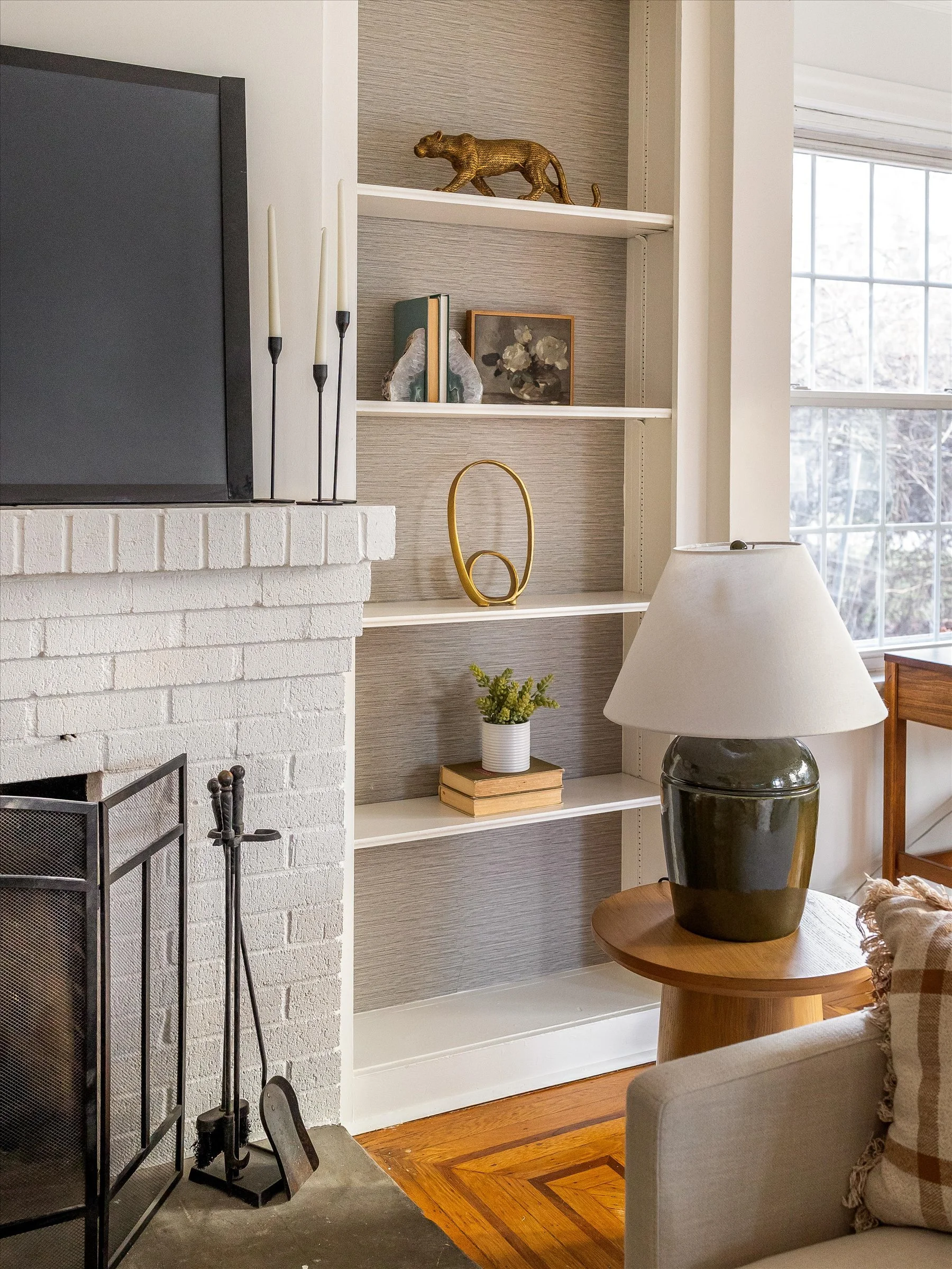 050-LIVING ROOM lightsOFF.jpg