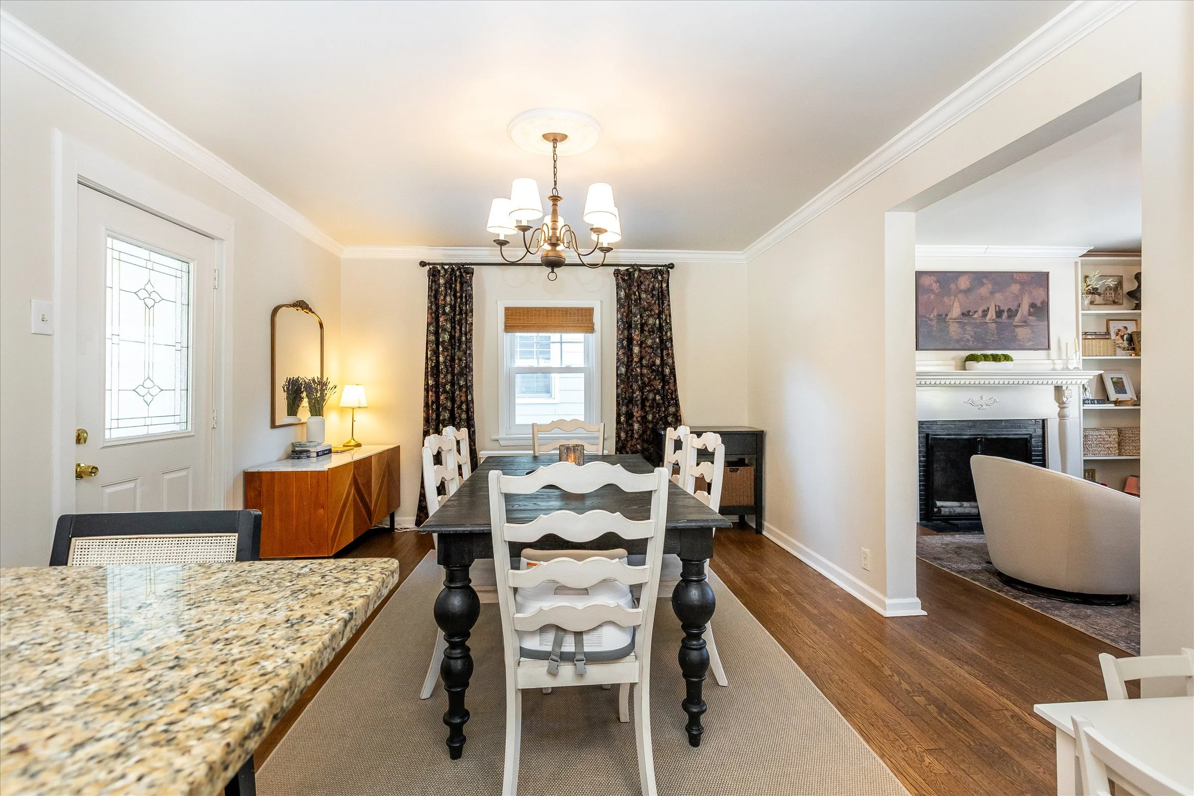 11-Dining Area.jpg