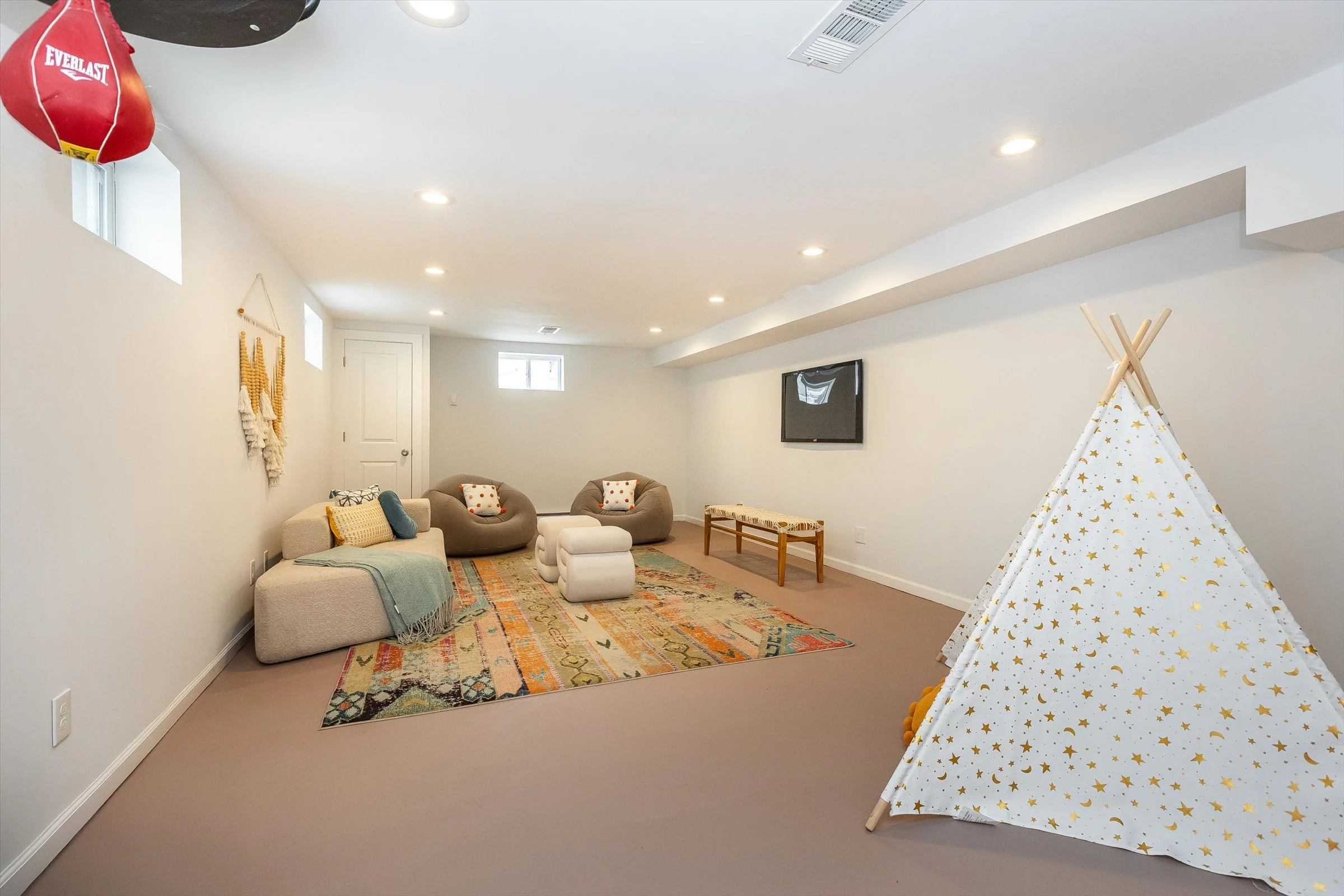 80-Recreation Room.jpg