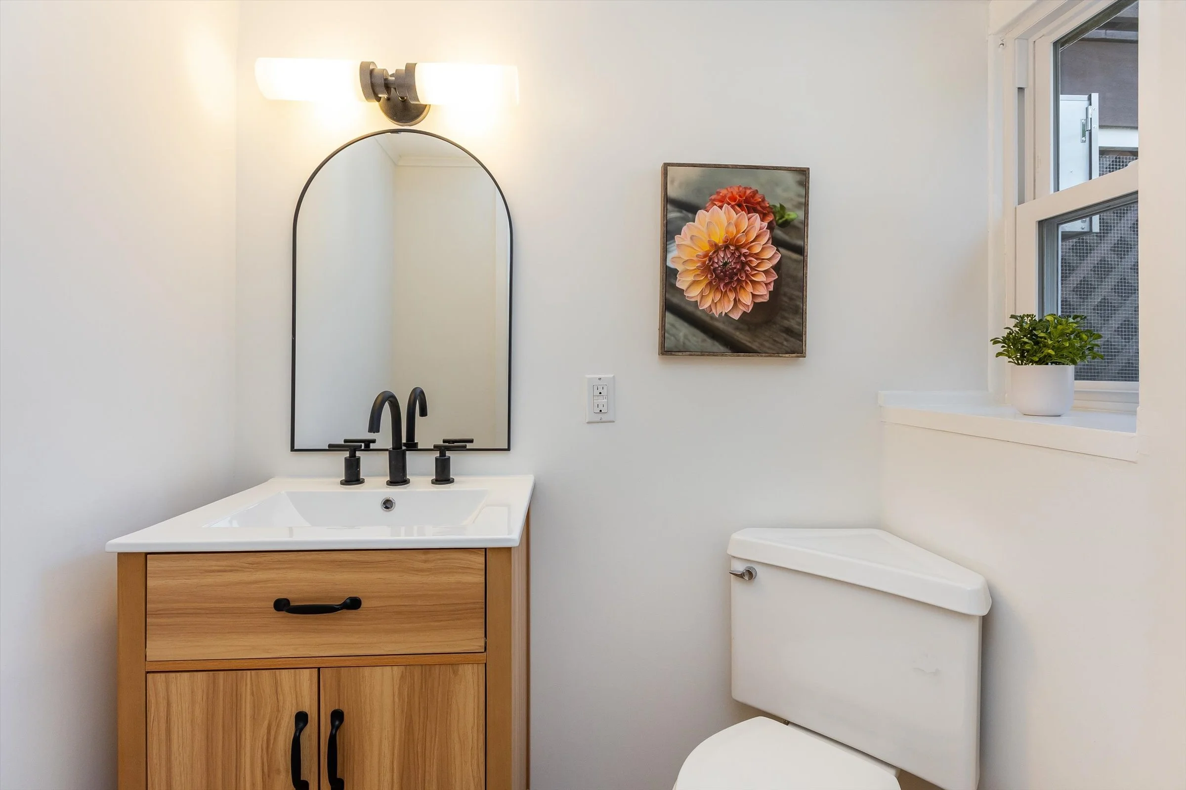 59-BR4 Powder Room.jpg