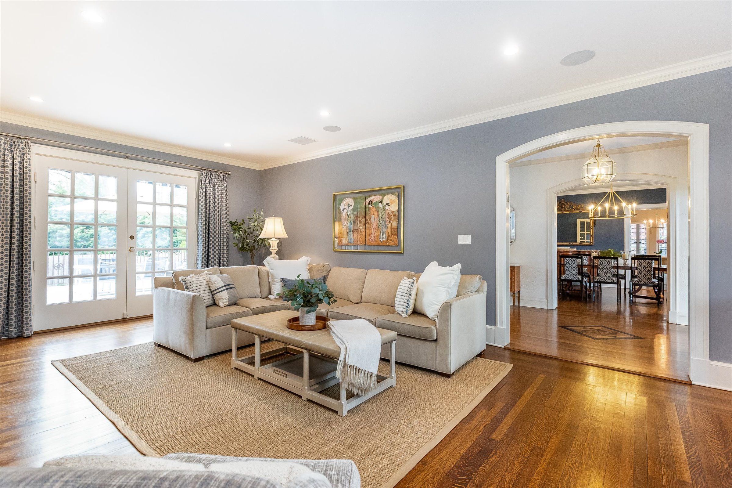 16-Living Room.jpg