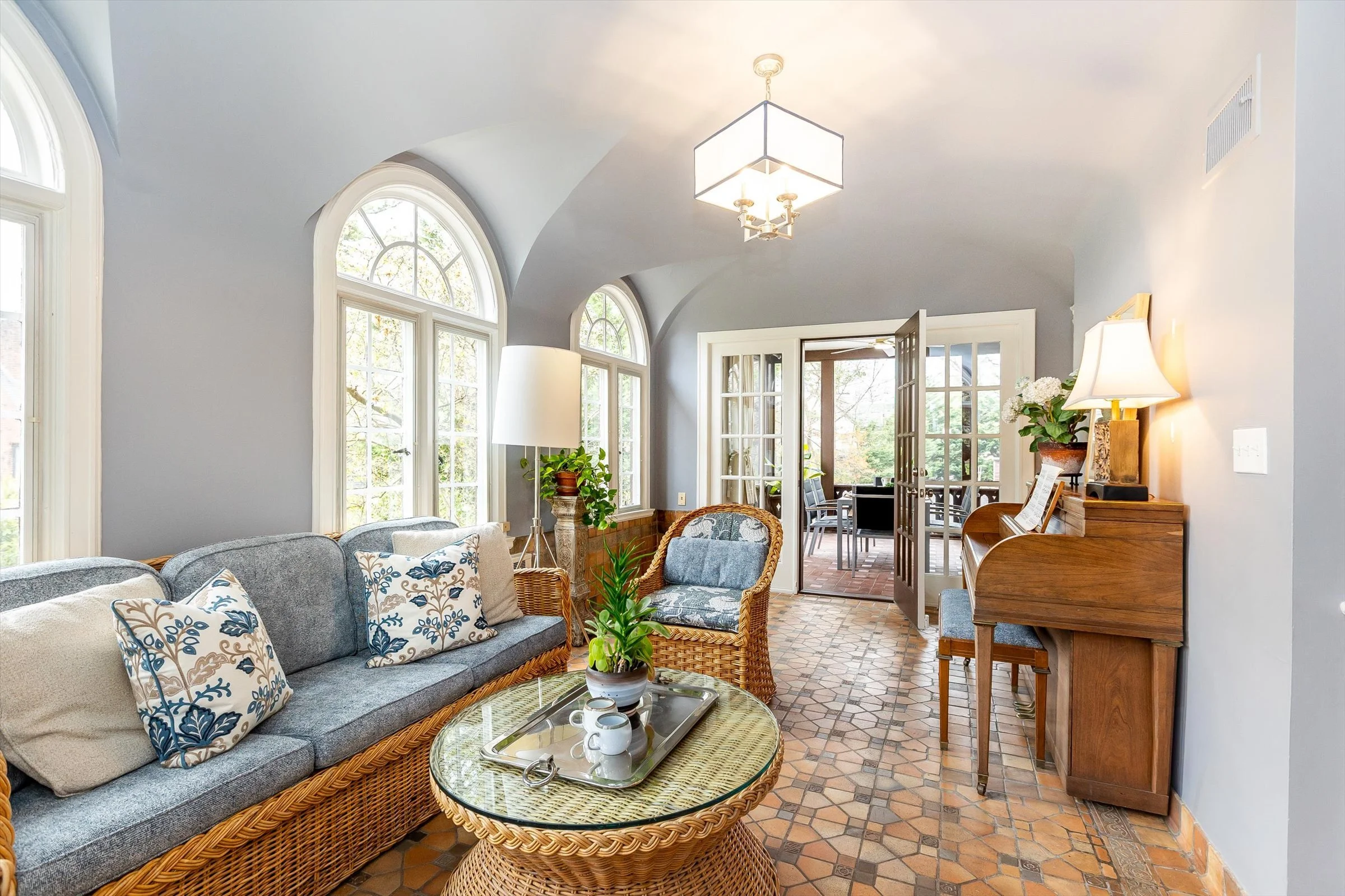 22-Sun Room.jpg