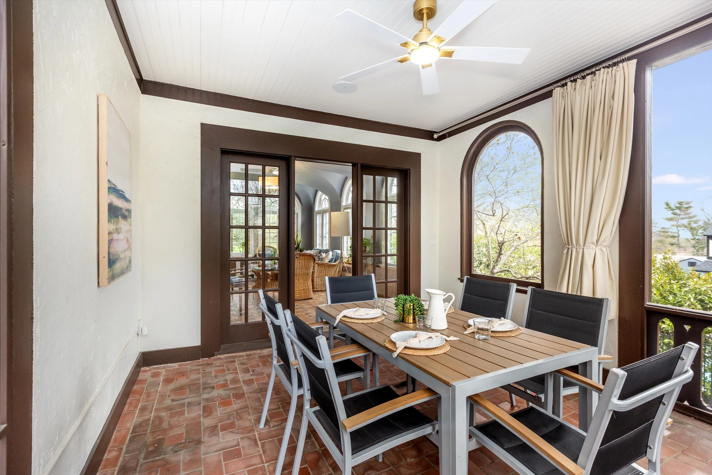 27-Enclosed Porch.jpg