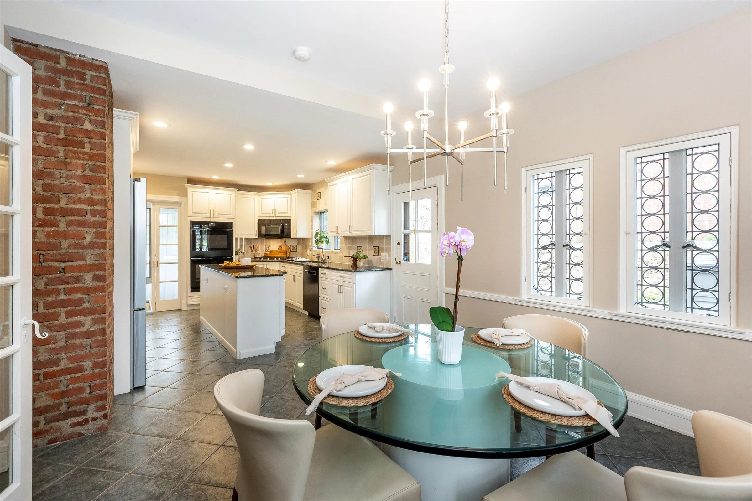 40-Breakfast Nook.jpg