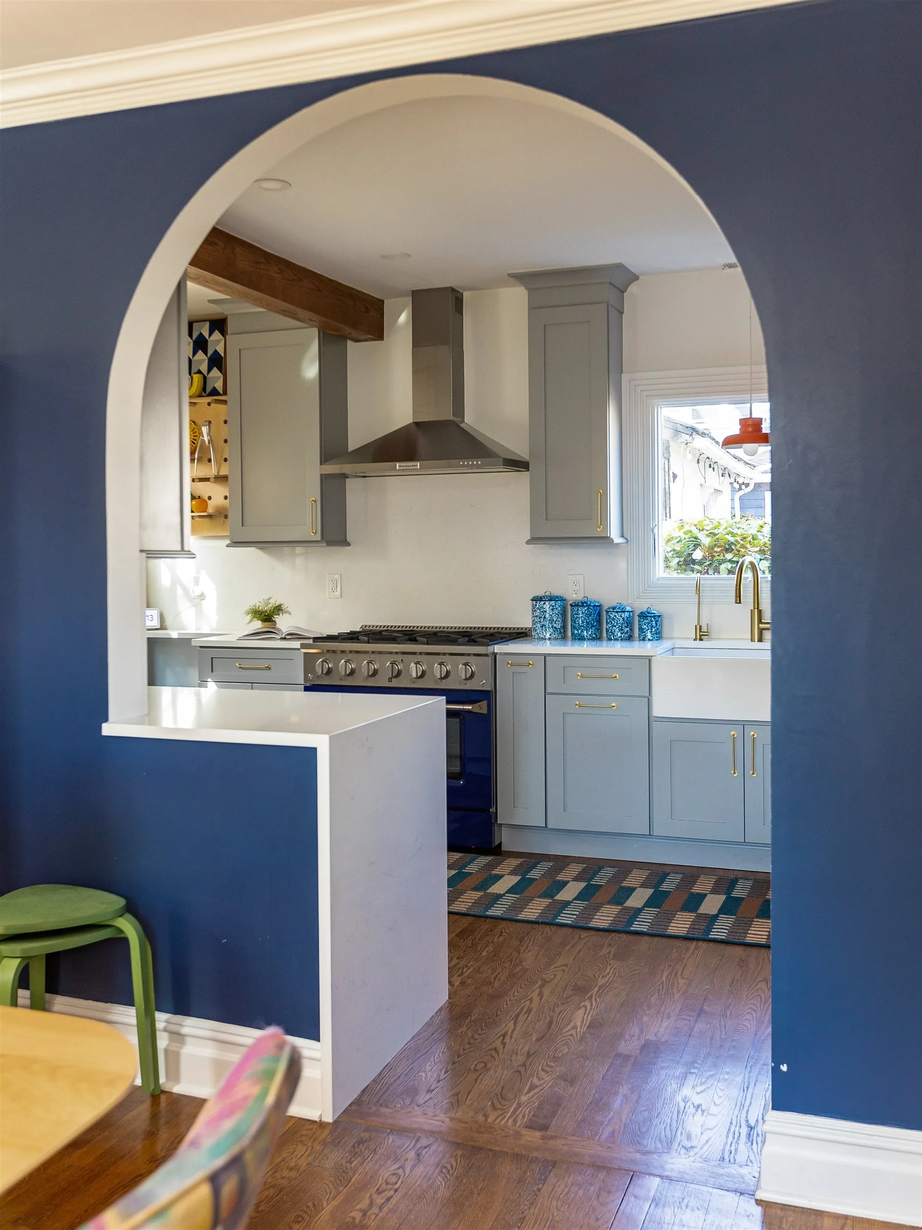 22-Dining to Kitchen.jpg