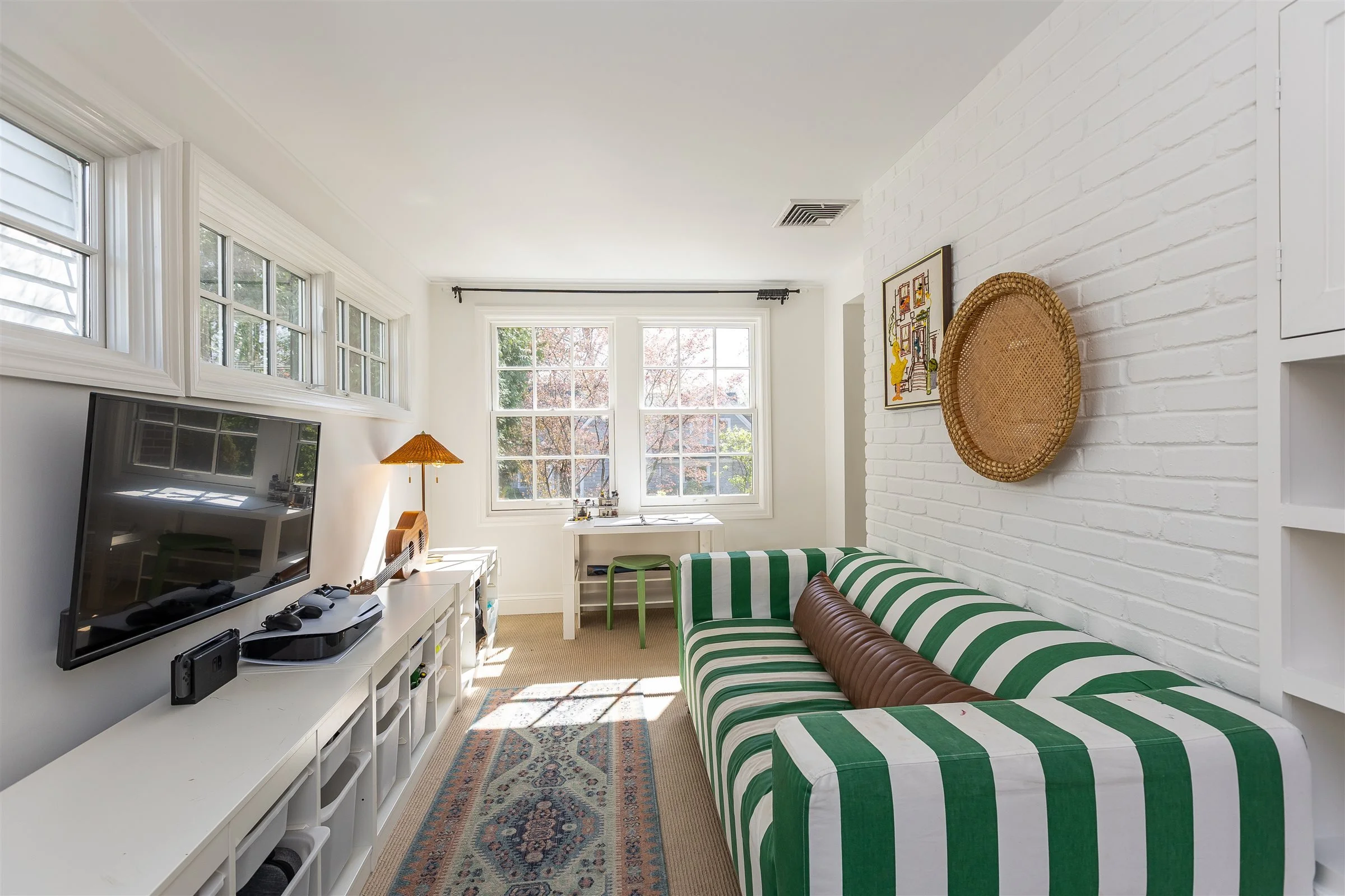 16-Sun Room.jpg
