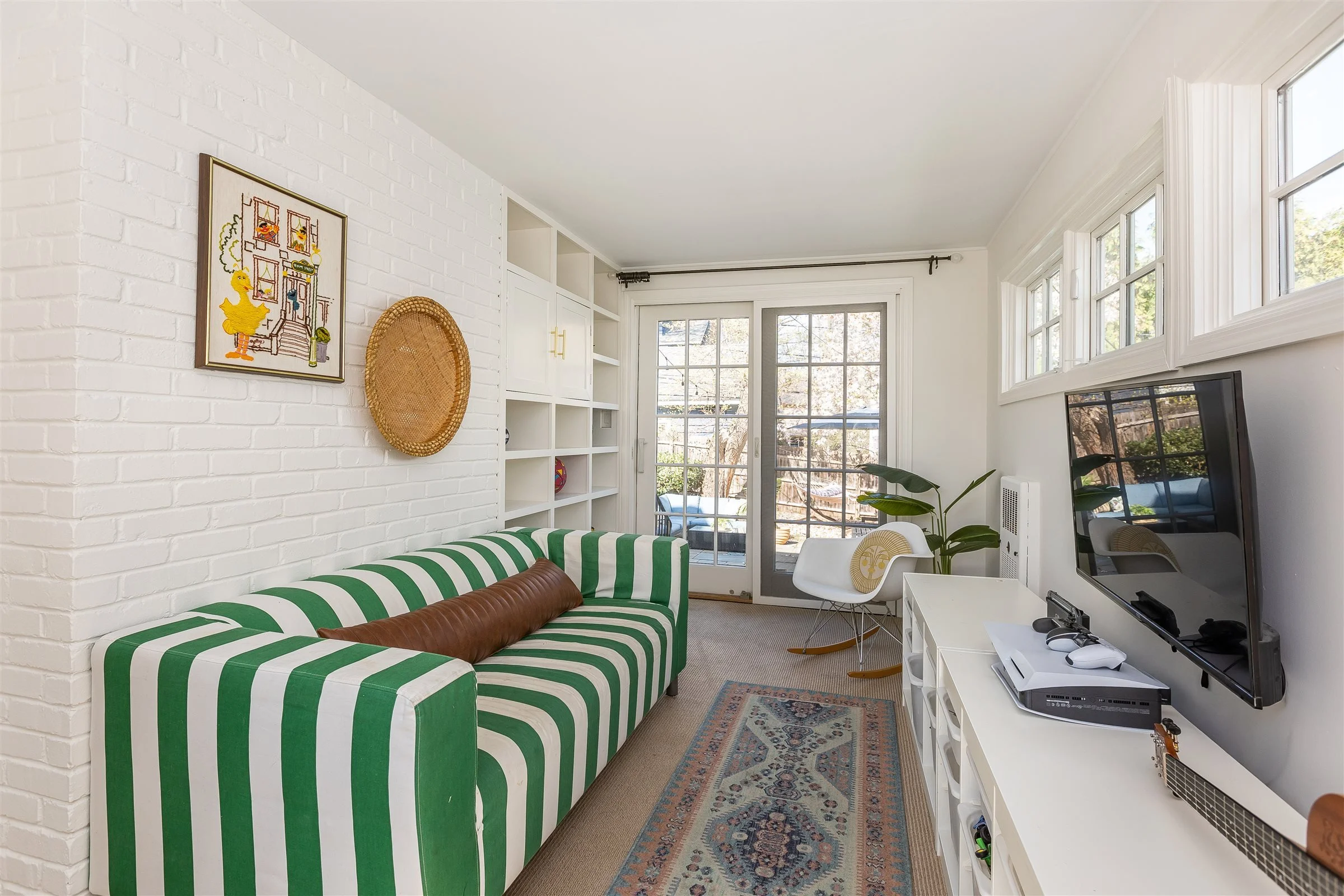 17-Sun Room.jpg