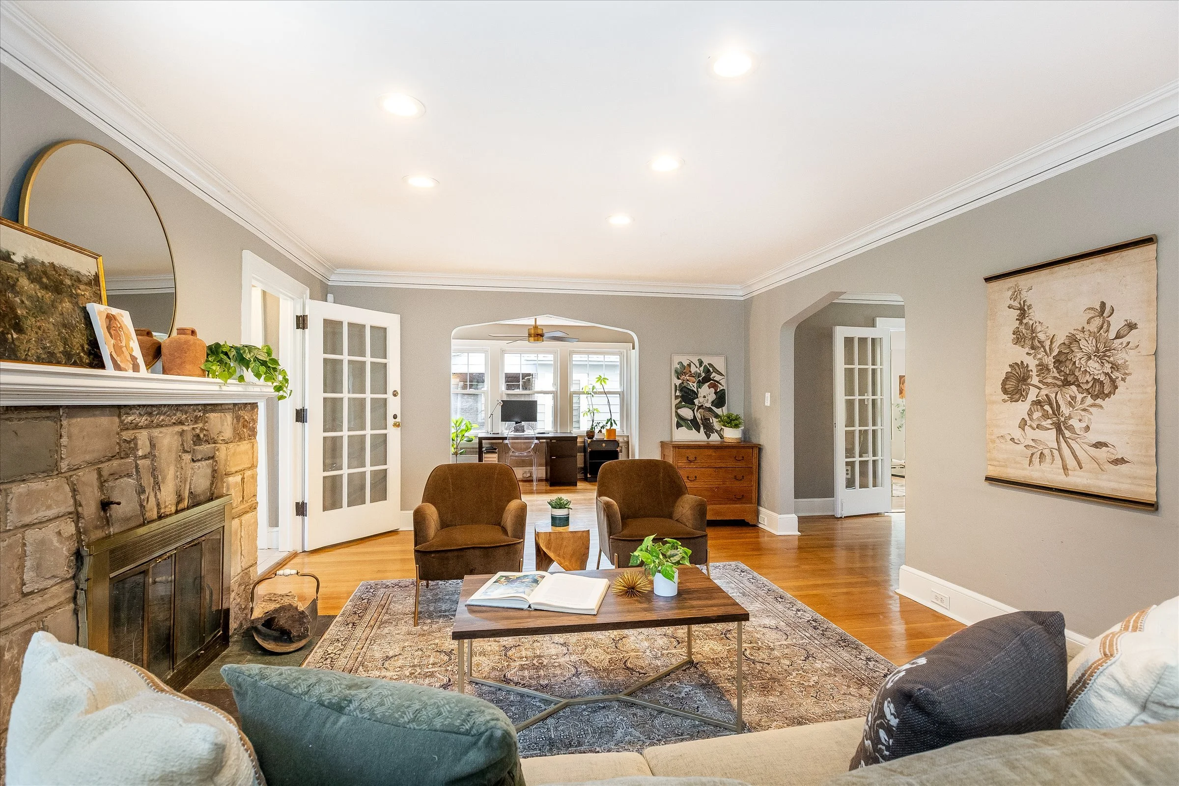 13-Living Room.jpg