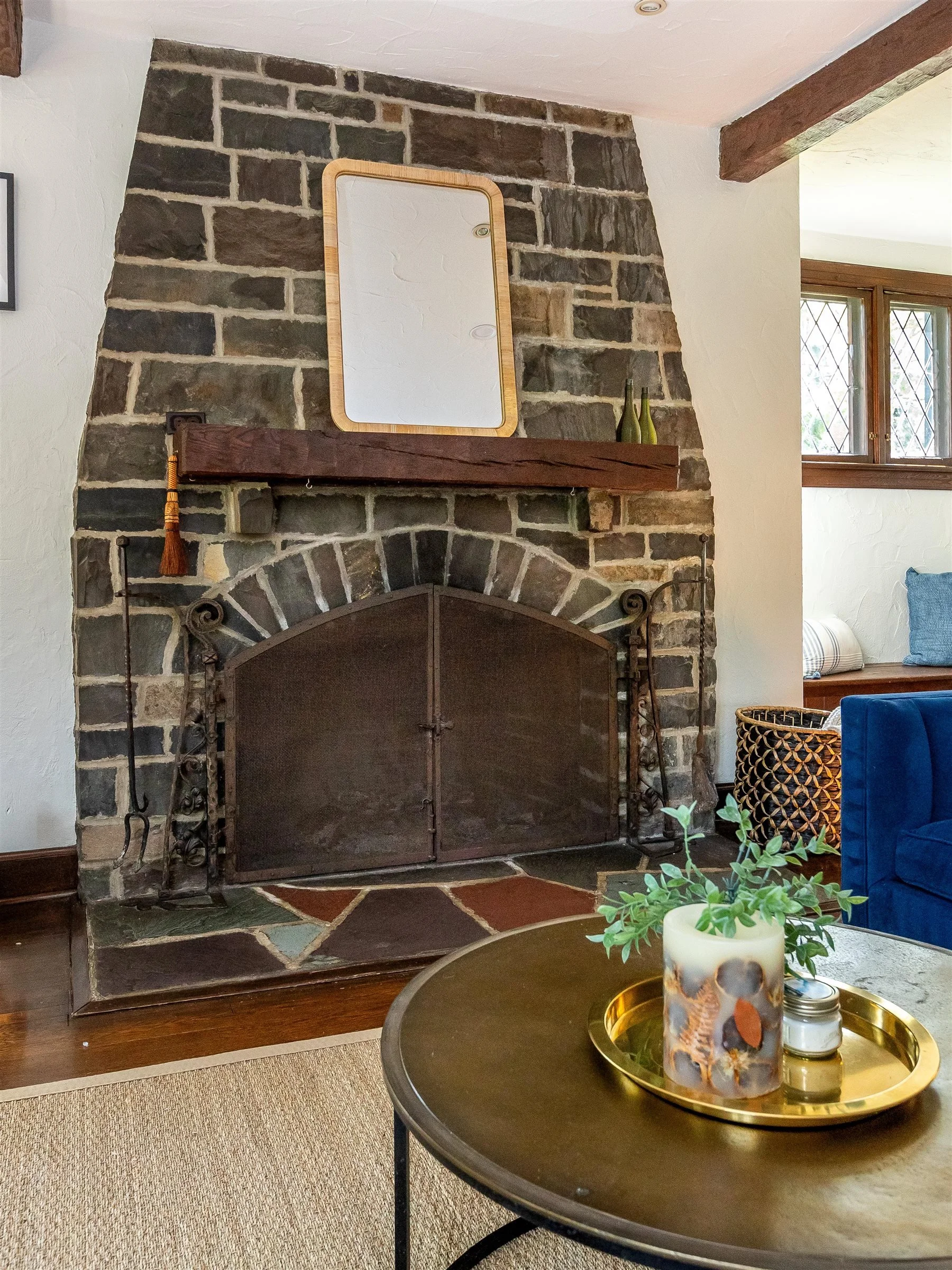 14-Living Room.jpg
