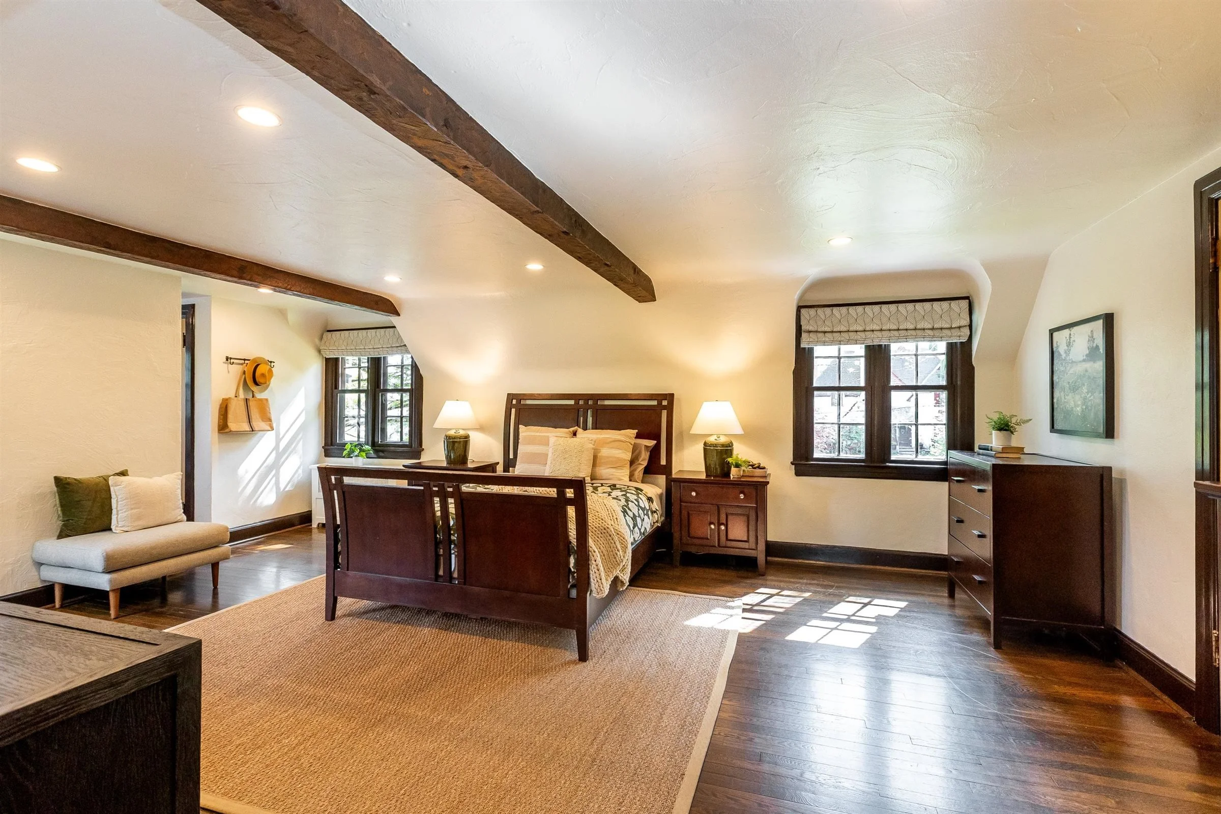 44-Primary Bedroom.jpg