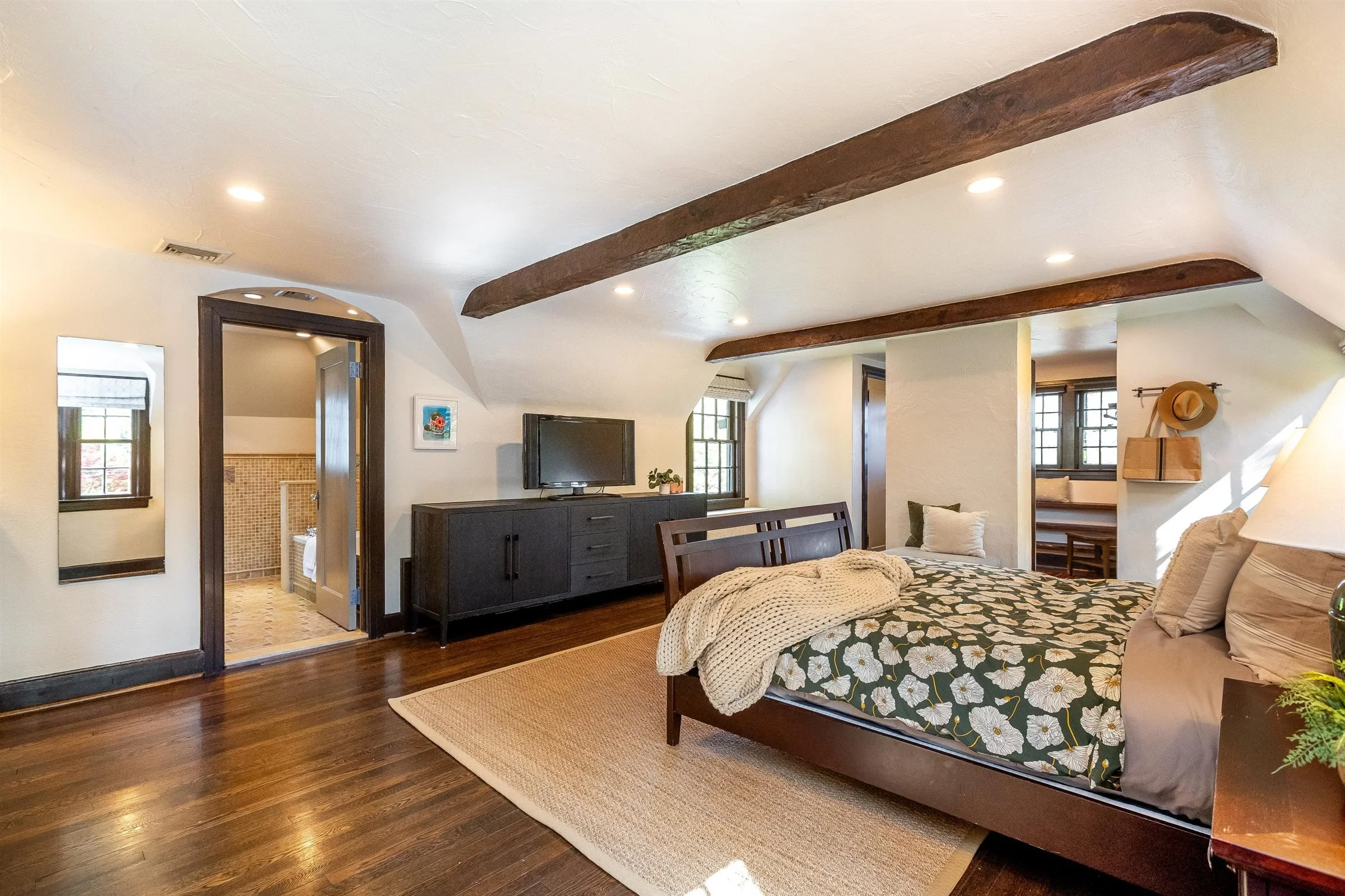 47-Primary Bedroom.jpg