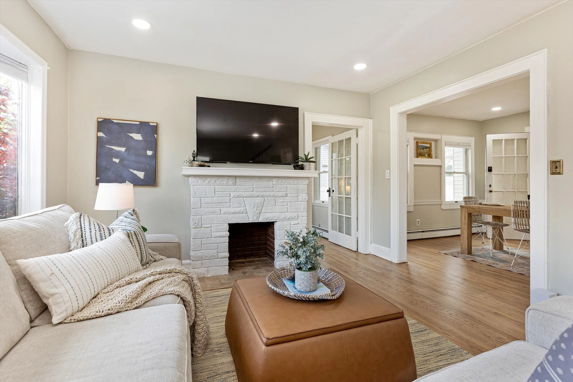09-Living Room.jpg