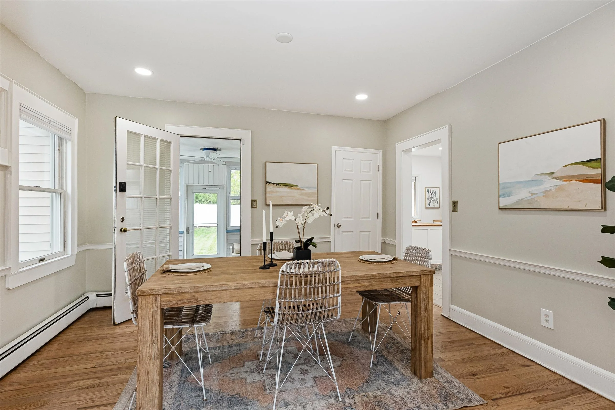 22-Dining Room.jpg