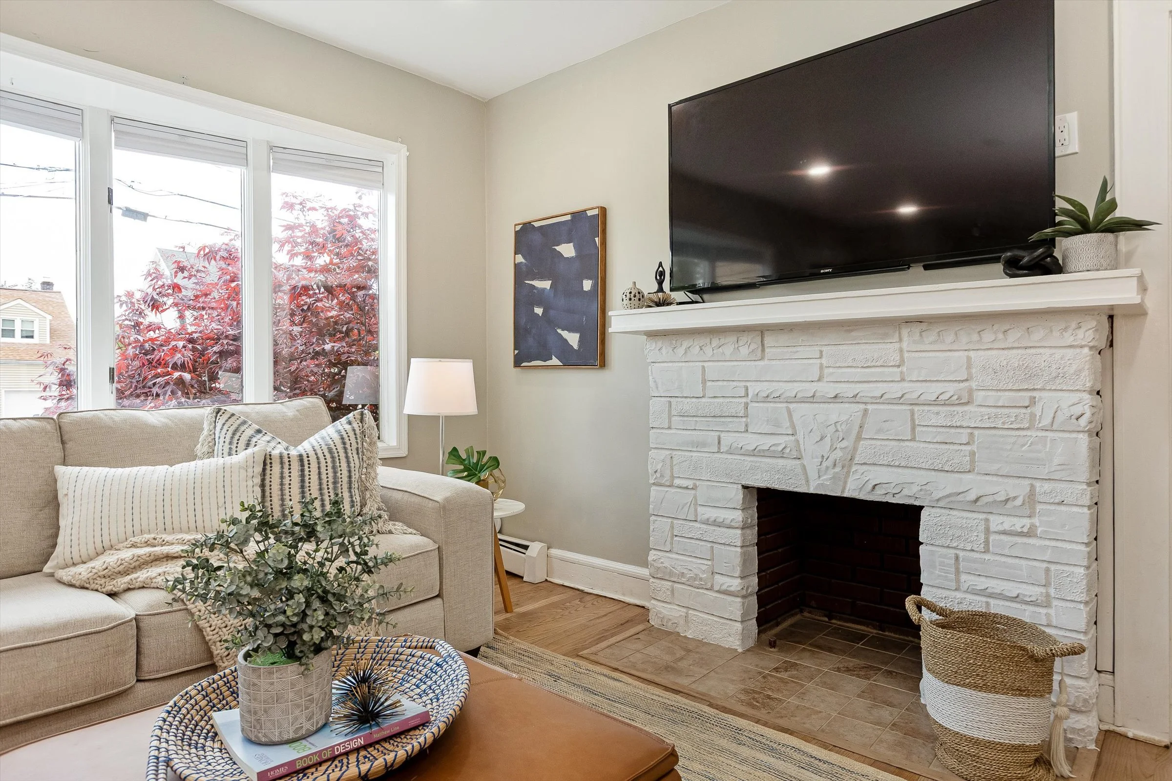 13-Living Room.jpg