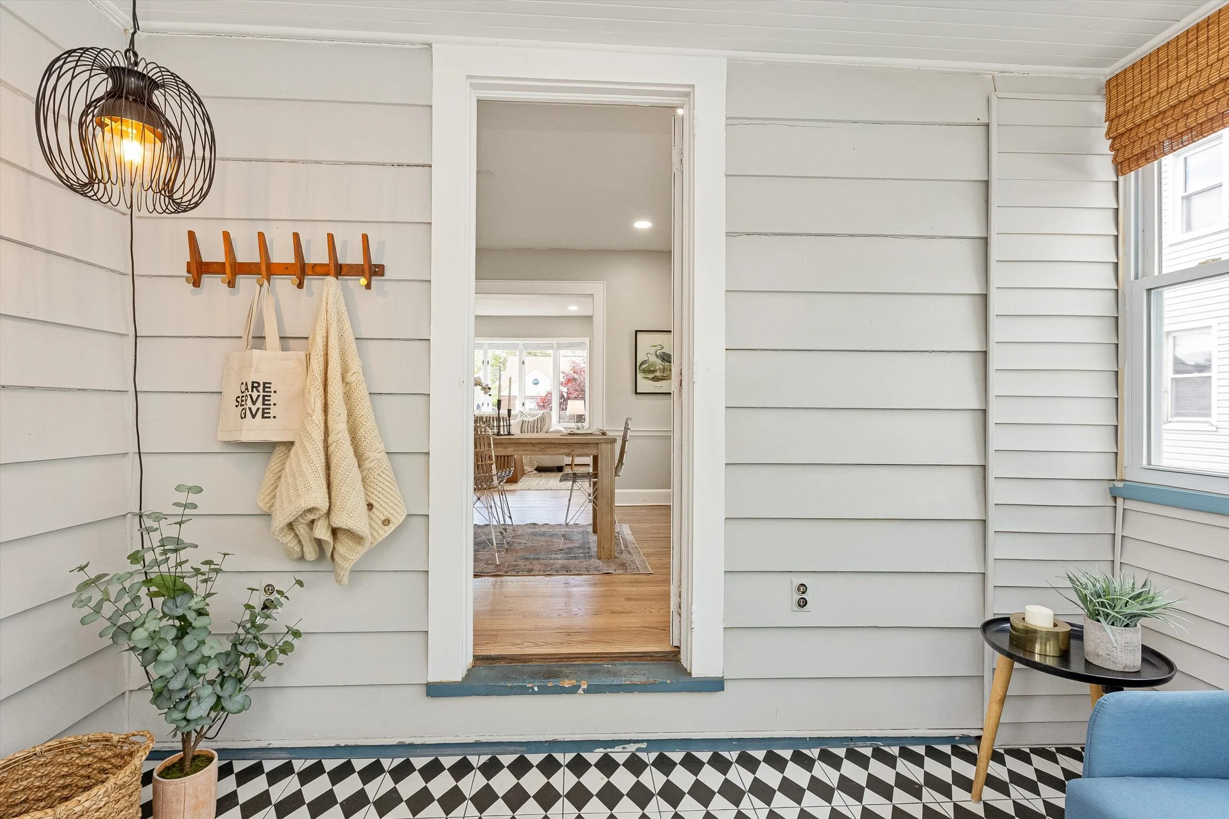38-Screened Porch.jpg