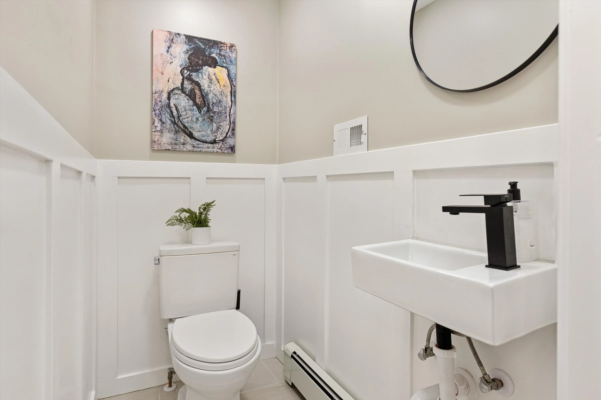 27-Powder Room.jpg