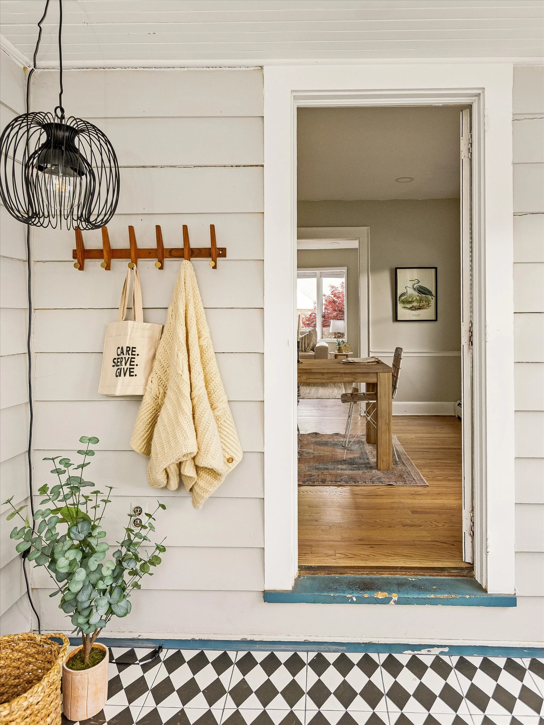 37-Screened Porch.jpg