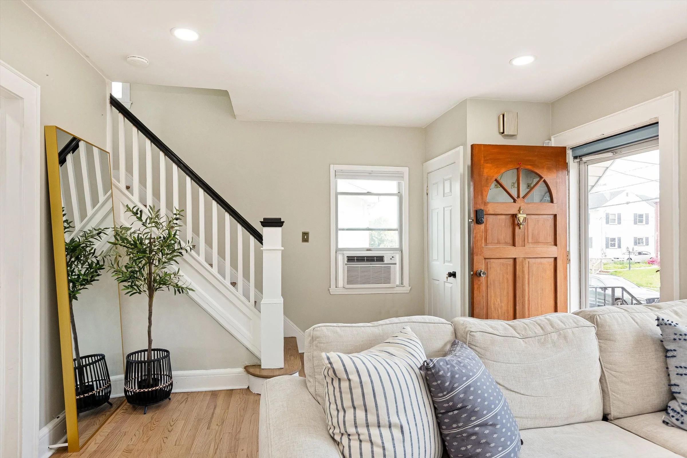 06-Living Room.jpg