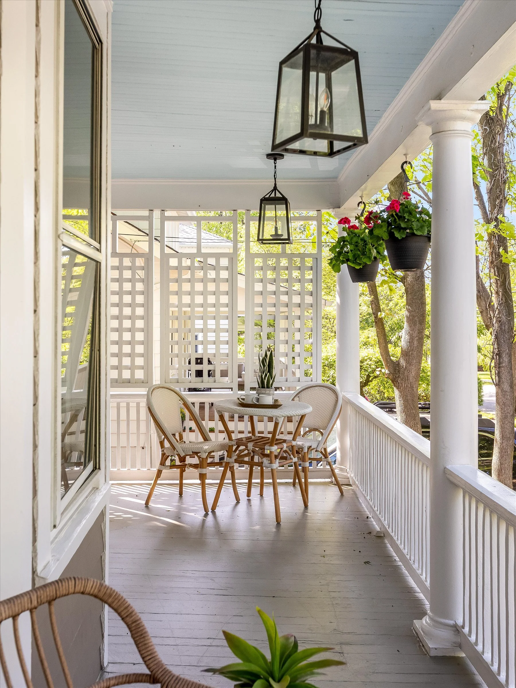 08-Front Porch.jpg