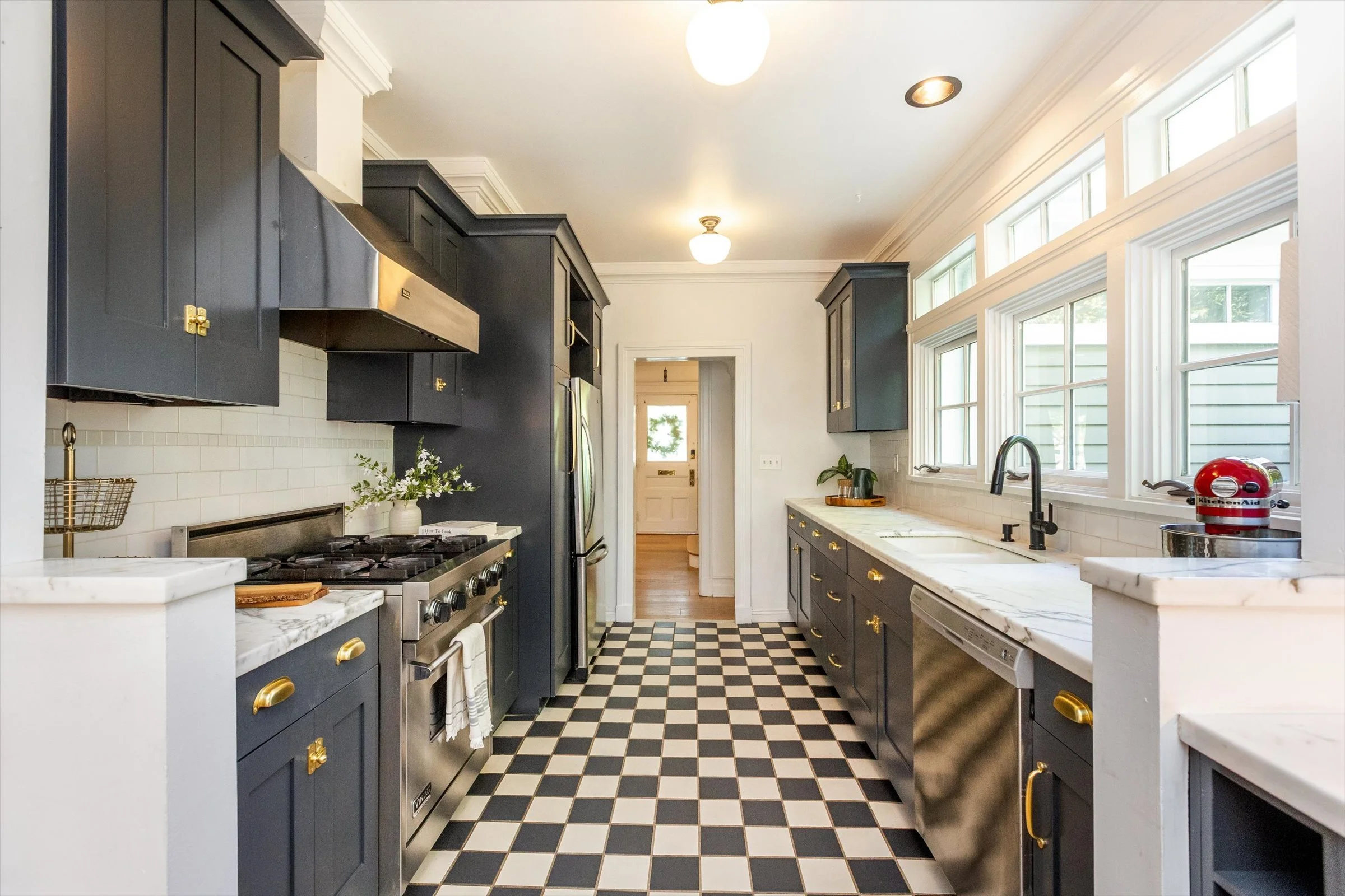30-Kitchen.jpg