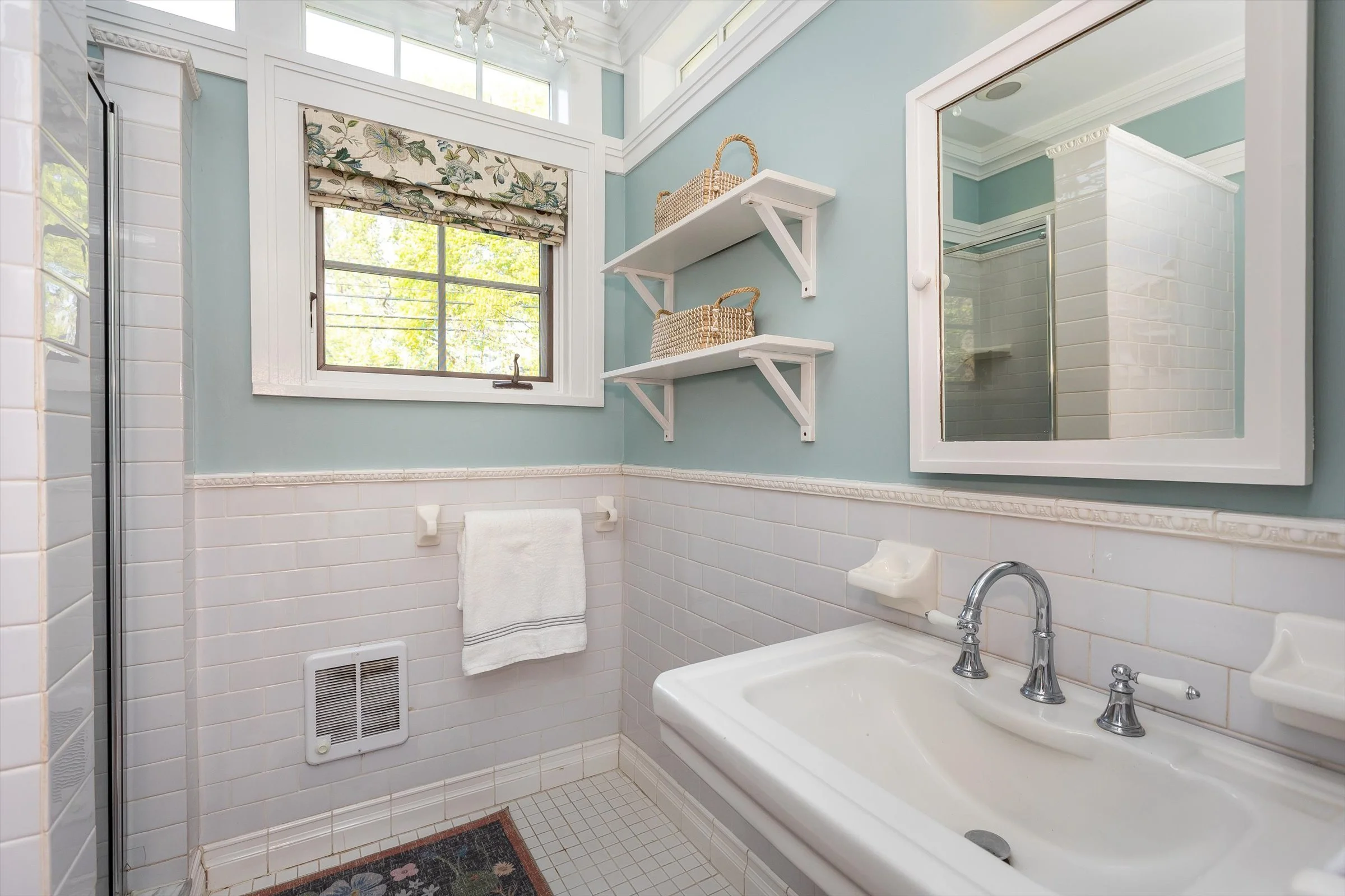 33-Bathroom.jpg