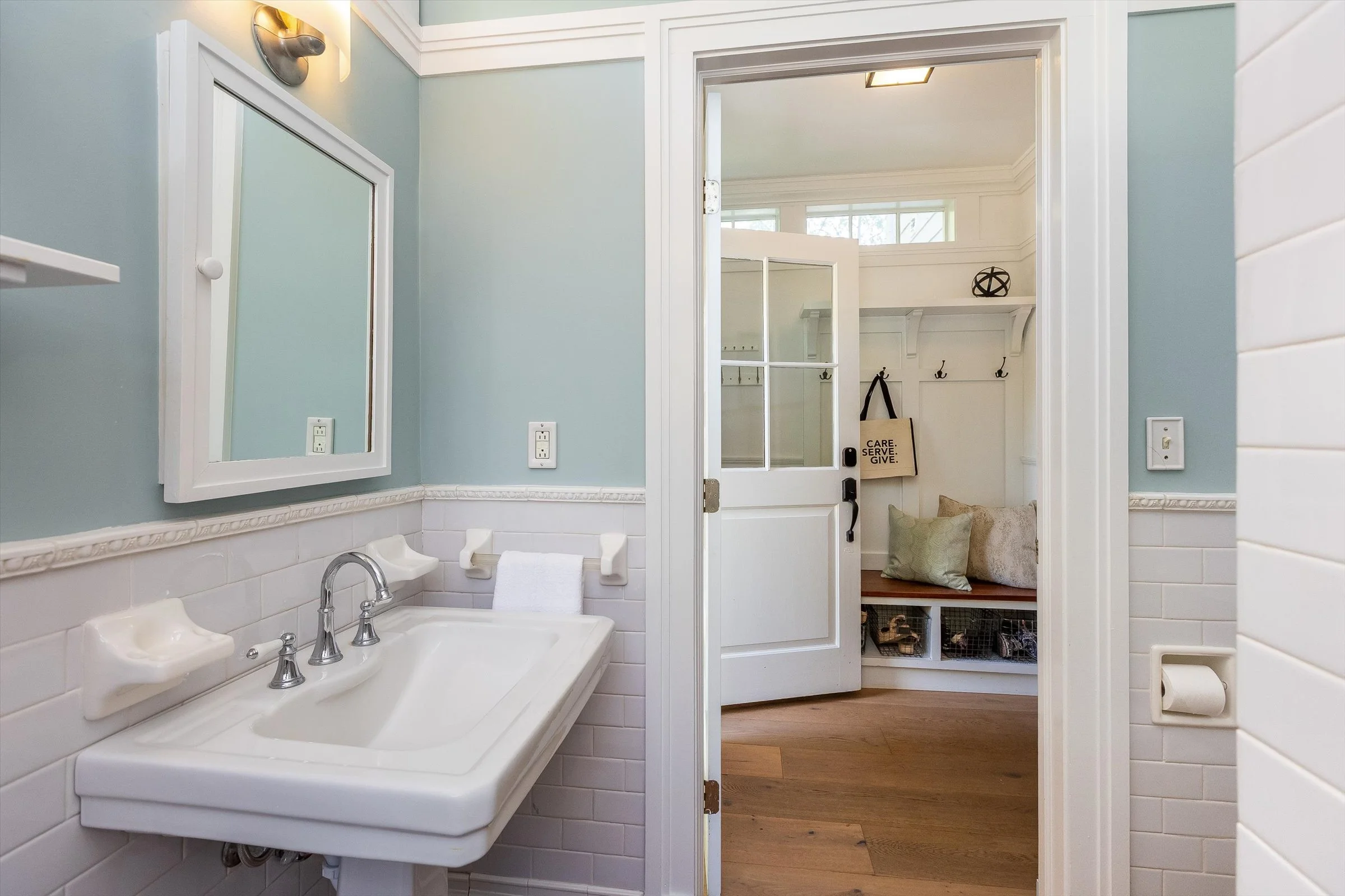 34-Bathroom.jpg