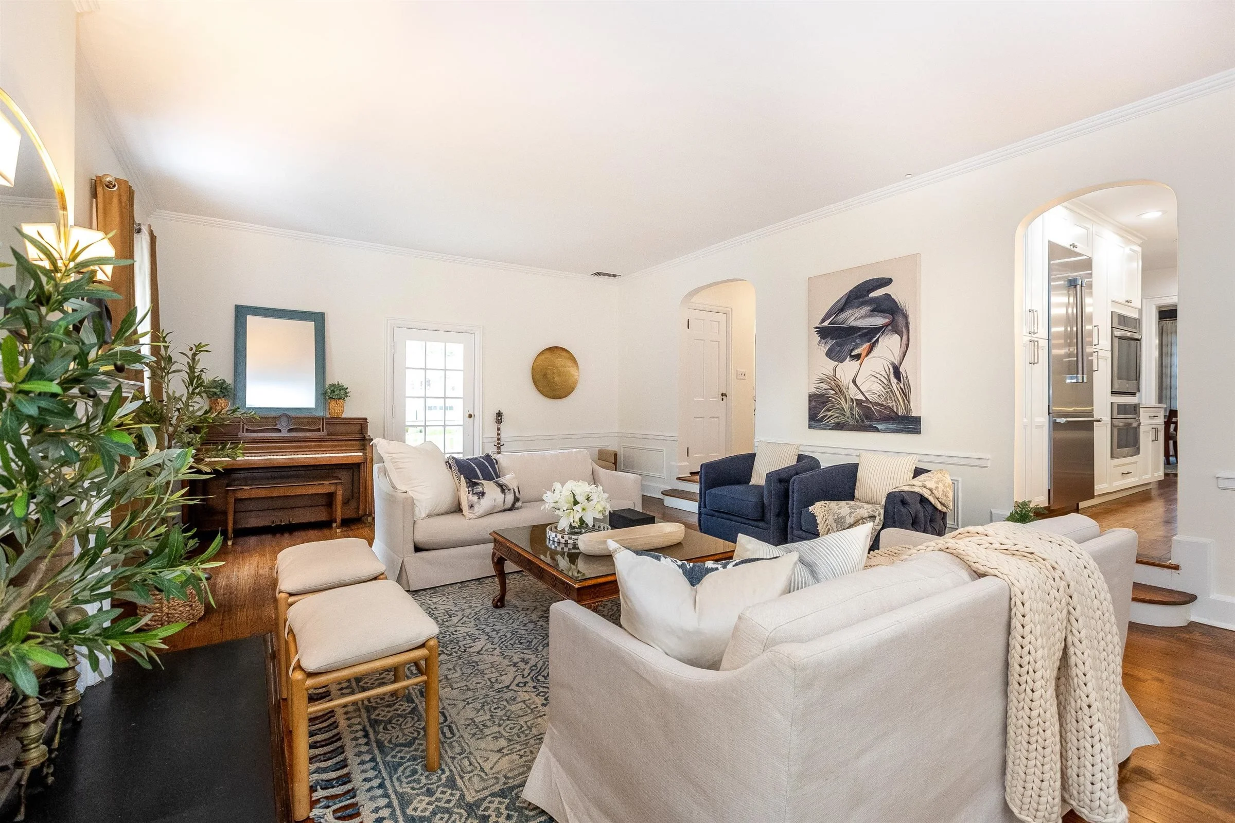 25-Living Room.jpg