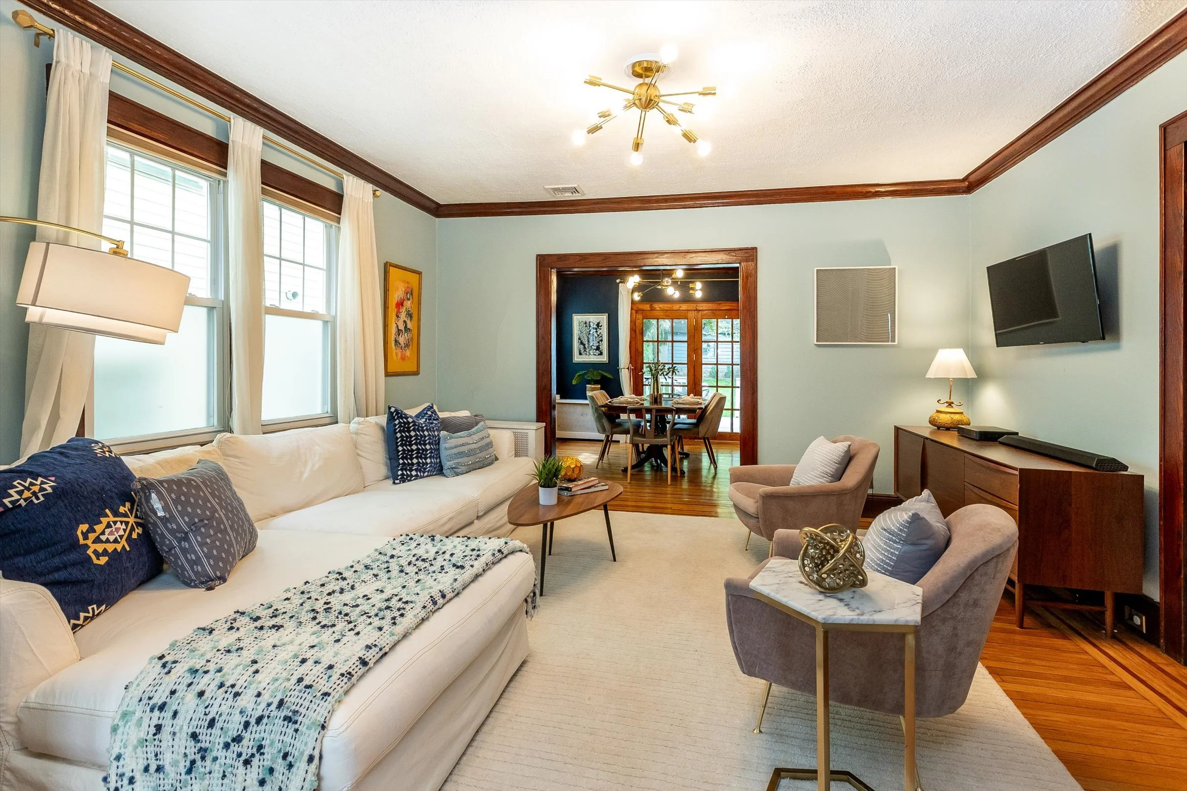 19-Living Room.jpg